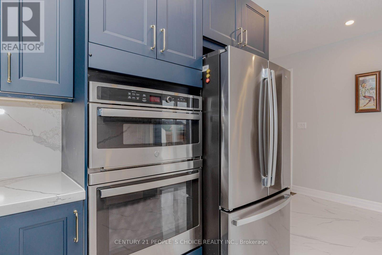 266 Comiskey Crescent, Mississauga, Ontario  L5W 0C4 - Photo 16 - W12892452