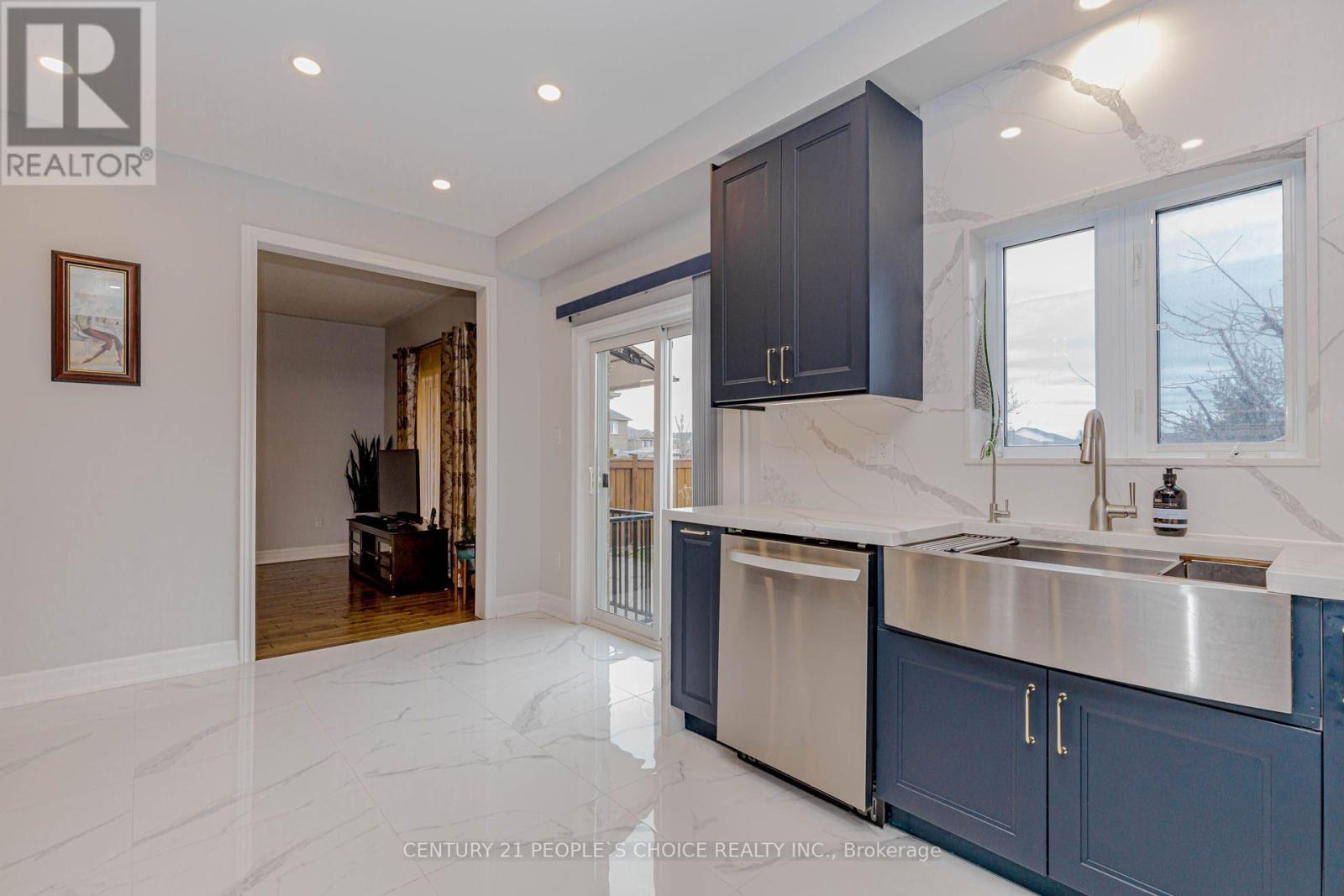 266 Comiskey Crescent, Mississauga, Ontario  L5W 0C4 - Photo 17 - W12892452