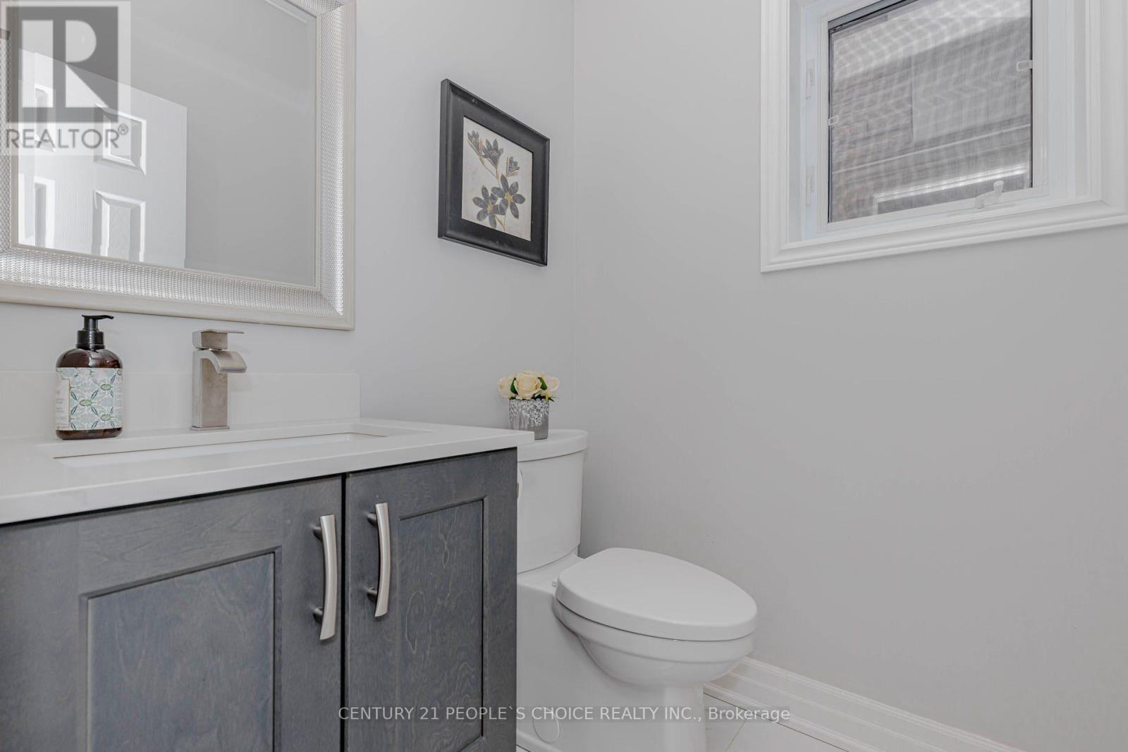 266 Comiskey Crescent, Mississauga, Ontario  L5W 0C4 - Photo 18 - W12892452