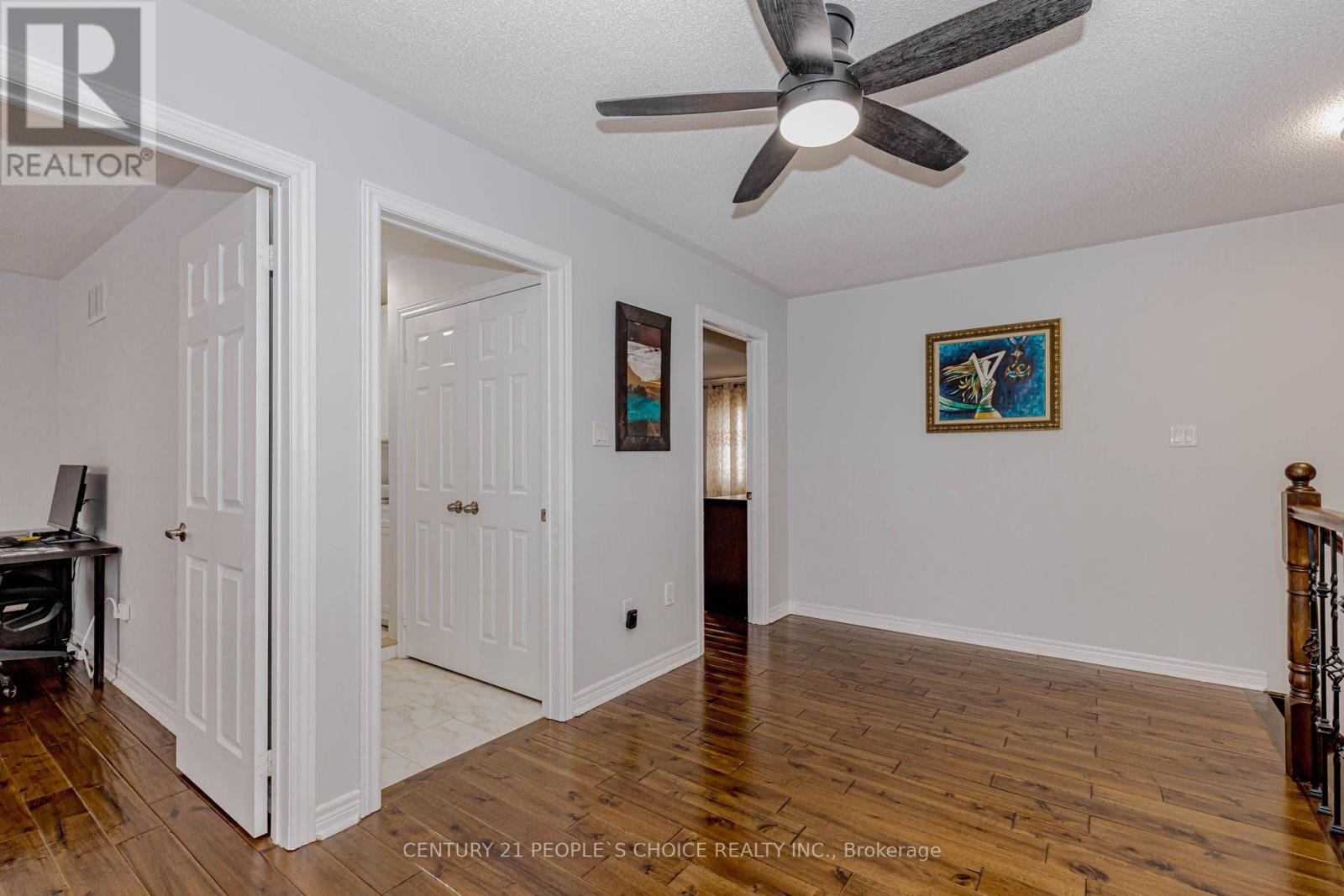 266 Comiskey Crescent, Mississauga, Ontario  L5W 0C4 - Photo 19 - W12892452