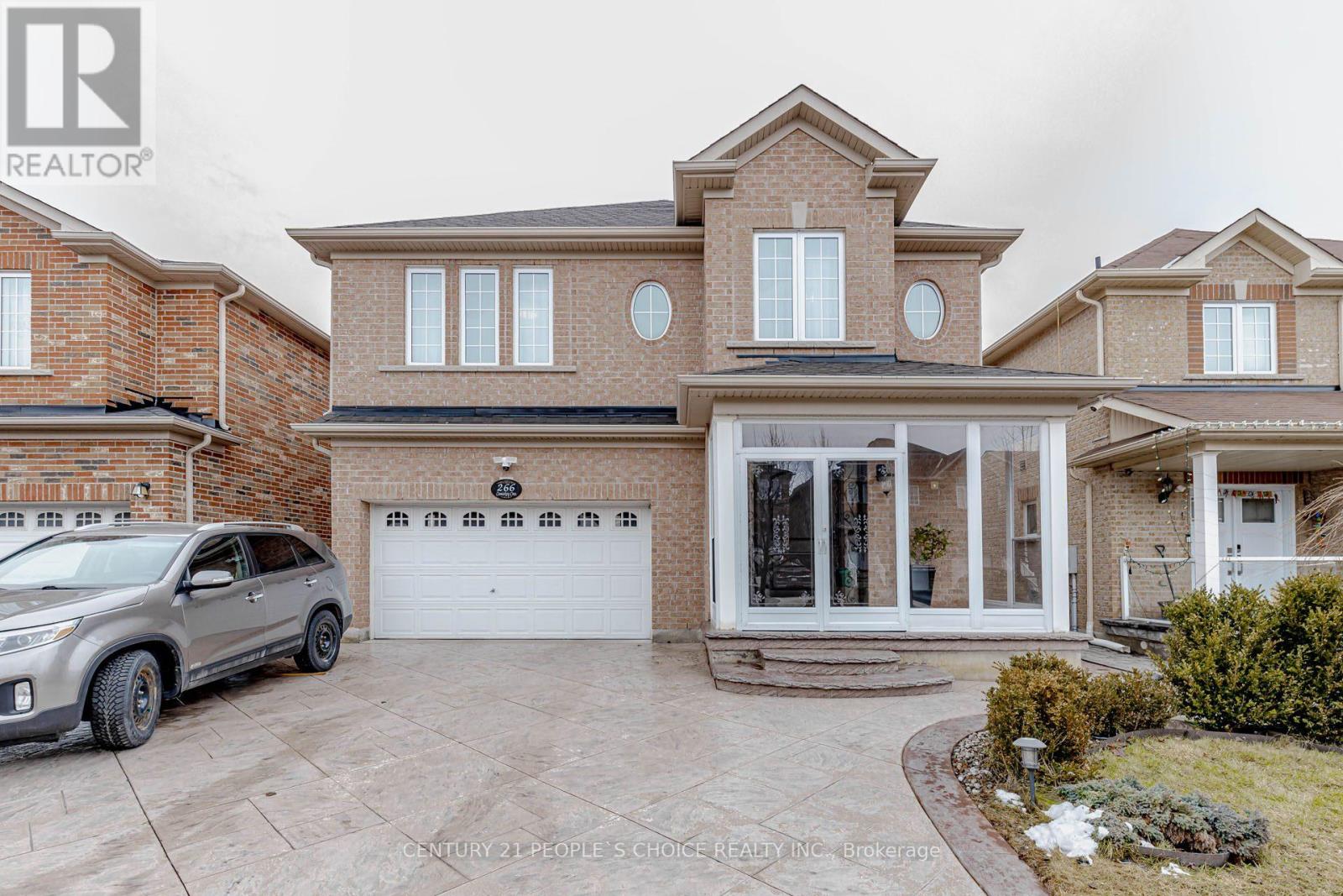 266 Comiskey Crescent, Mississauga, Ontario  L5W 0C4 - Photo 2 - W12892452