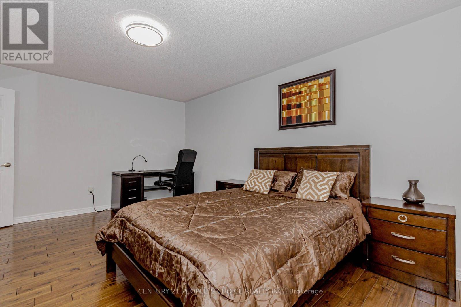 266 Comiskey Crescent, Mississauga, Ontario  L5W 0C4 - Photo 20 - W12892452