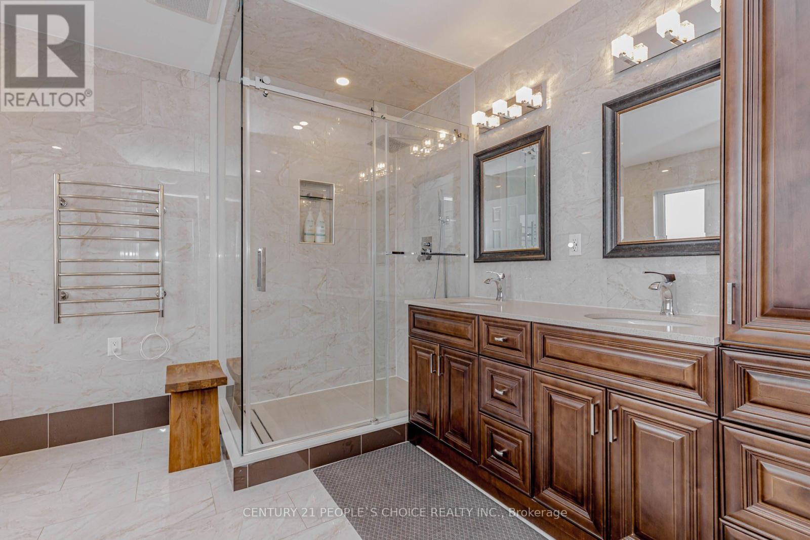 266 Comiskey Crescent, Mississauga, Ontario  L5W 0C4 - Photo 21 - W12892452