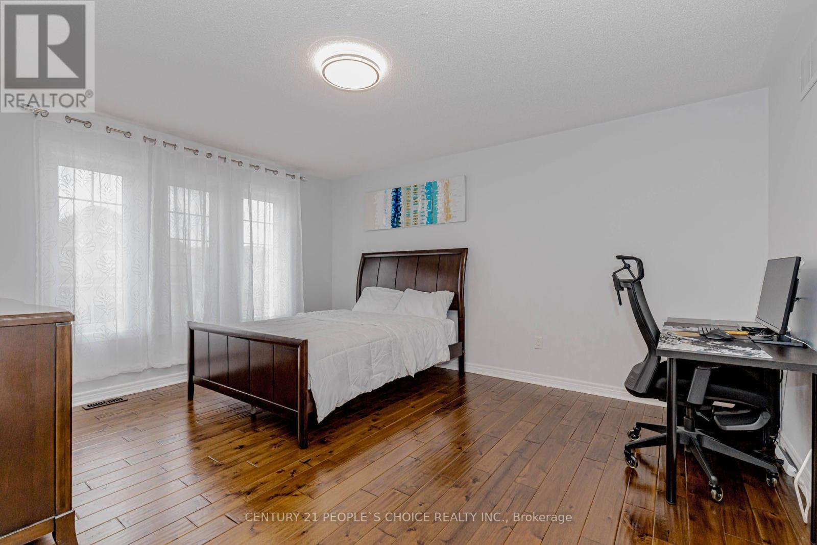 266 Comiskey Crescent, Mississauga, Ontario  L5W 0C4 - Photo 25 - W12892452