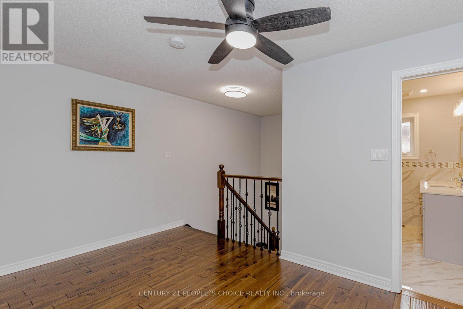 266 Comiskey Crescent, Mississauga, Ontario  L5W 0C4 - Photo 27 - W12892452