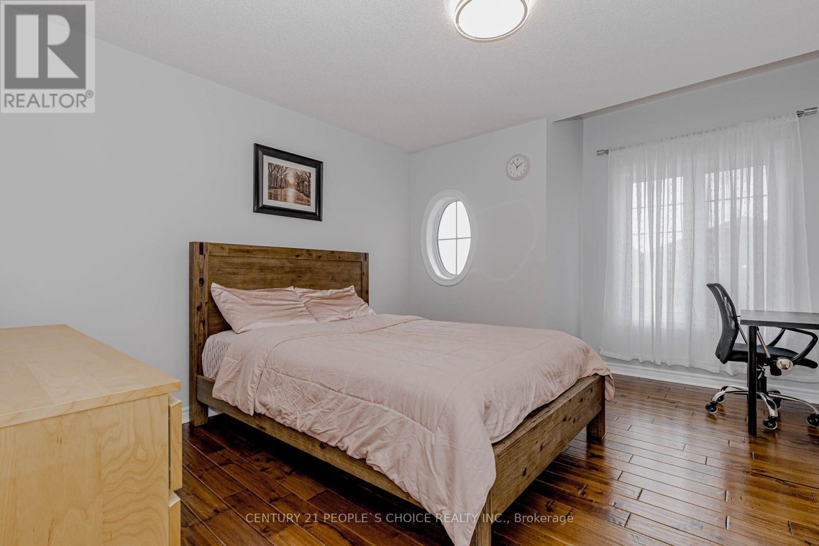 266 Comiskey Crescent, Mississauga, Ontario  L5W 0C4 - Photo 29 - W12892452