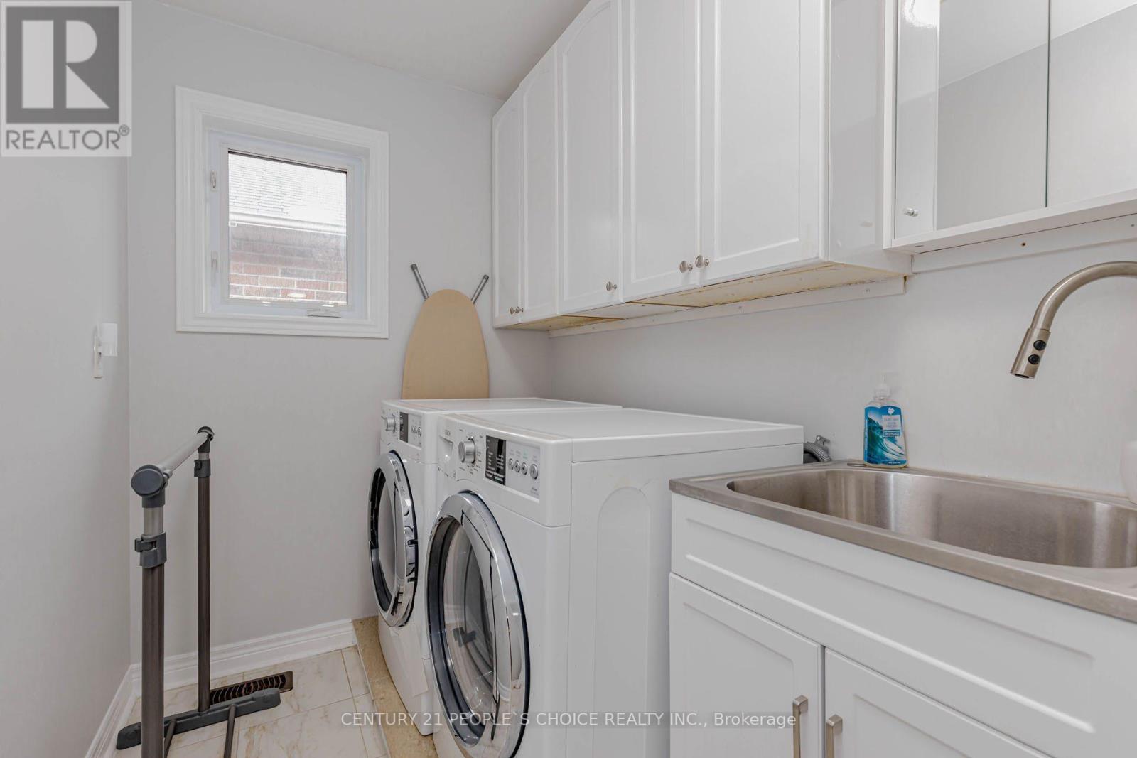 266 Comiskey Crescent, Mississauga, Ontario  L5W 0C4 - Photo 30 - W12892452