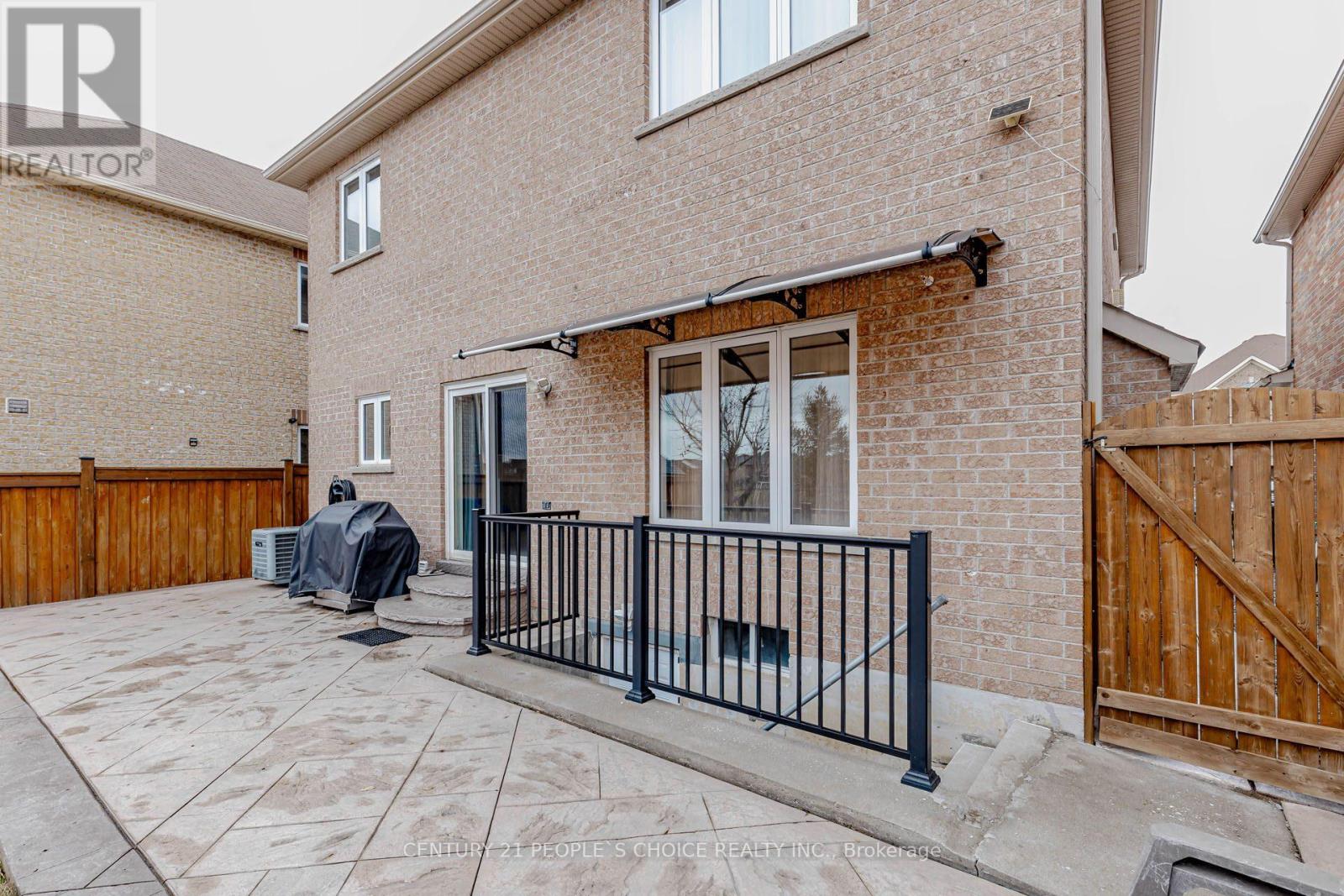 266 Comiskey Crescent, Mississauga, Ontario  L5W 0C4 - Photo 31 - W12892452