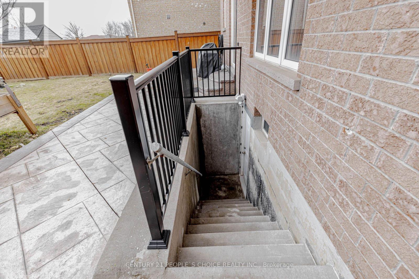 266 Comiskey Crescent, Mississauga, Ontario  L5W 0C4 - Photo 32 - W12892452