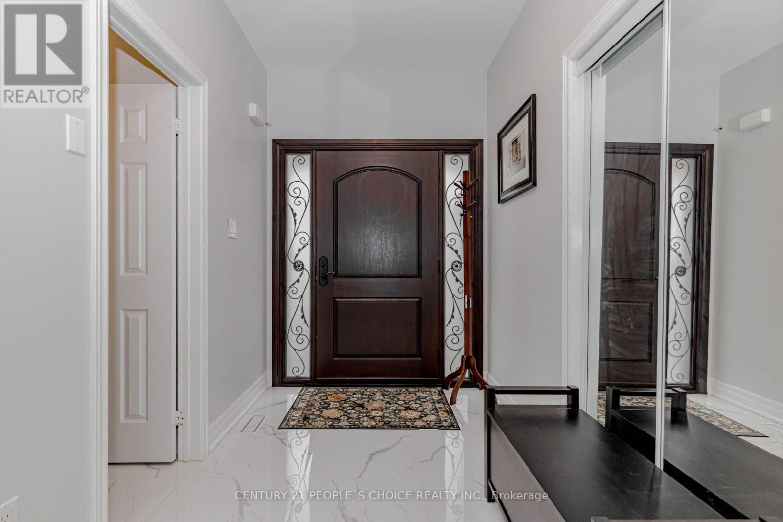 266 Comiskey Crescent, Mississauga, Ontario  L5W 0C4 - Photo 5 - W12892452
