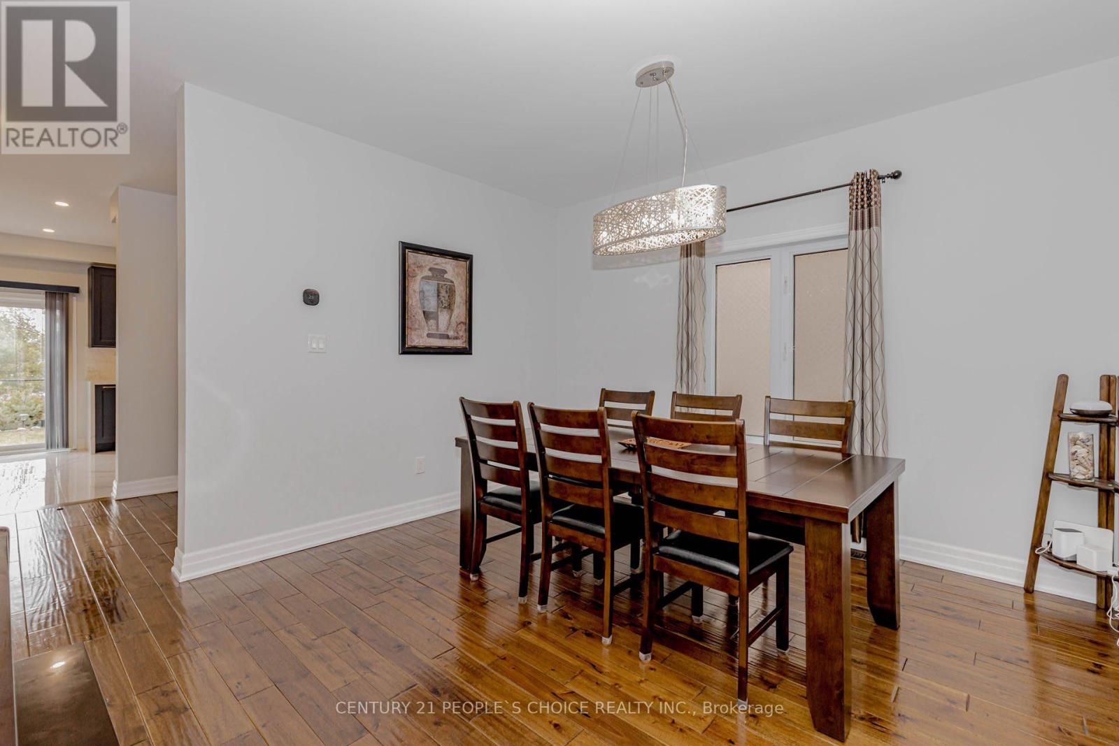 266 Comiskey Crescent, Mississauga, Ontario  L5W 0C4 - Photo 6 - W12892452