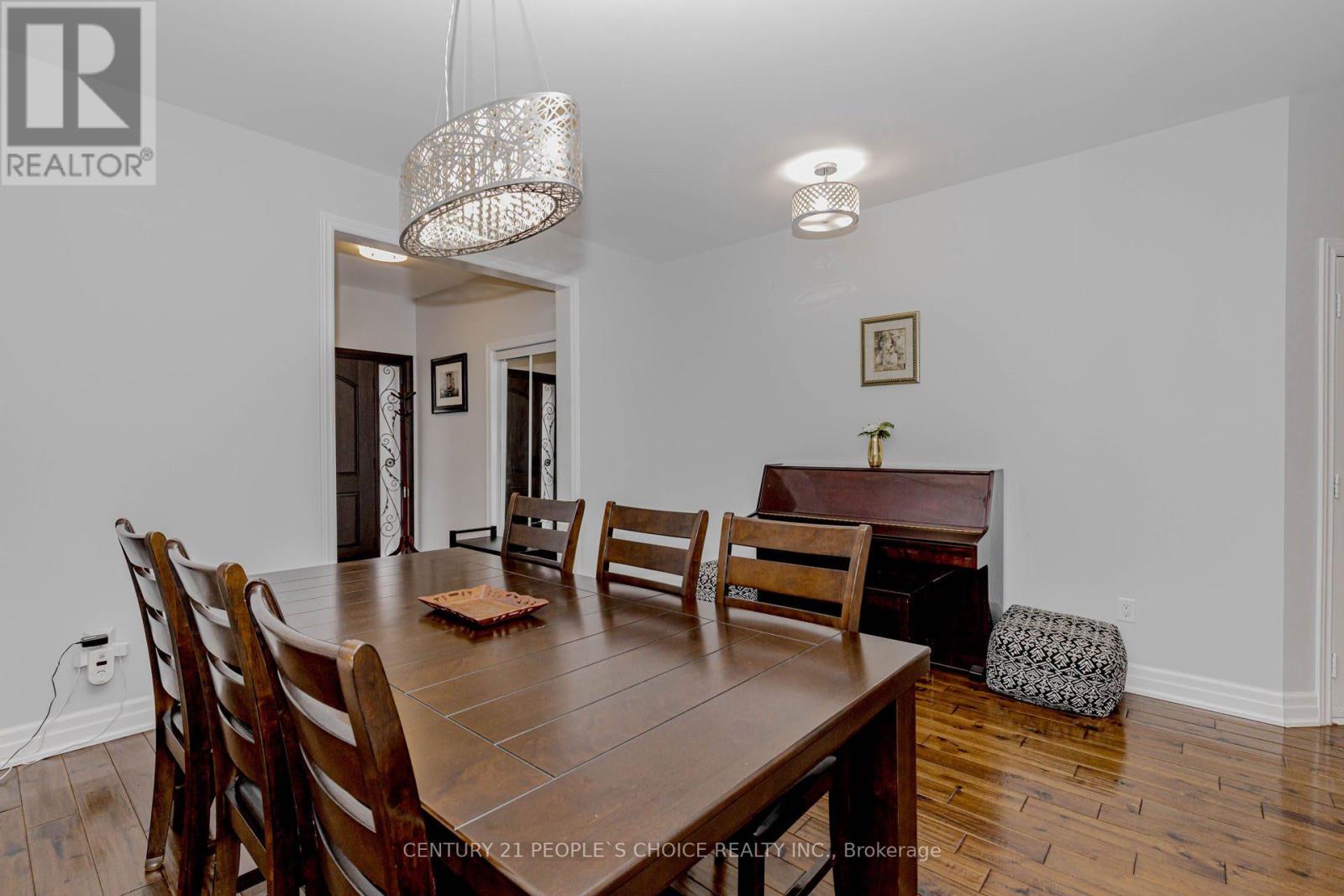 266 Comiskey Crescent, Mississauga, Ontario  L5W 0C4 - Photo 7 - W12892452
