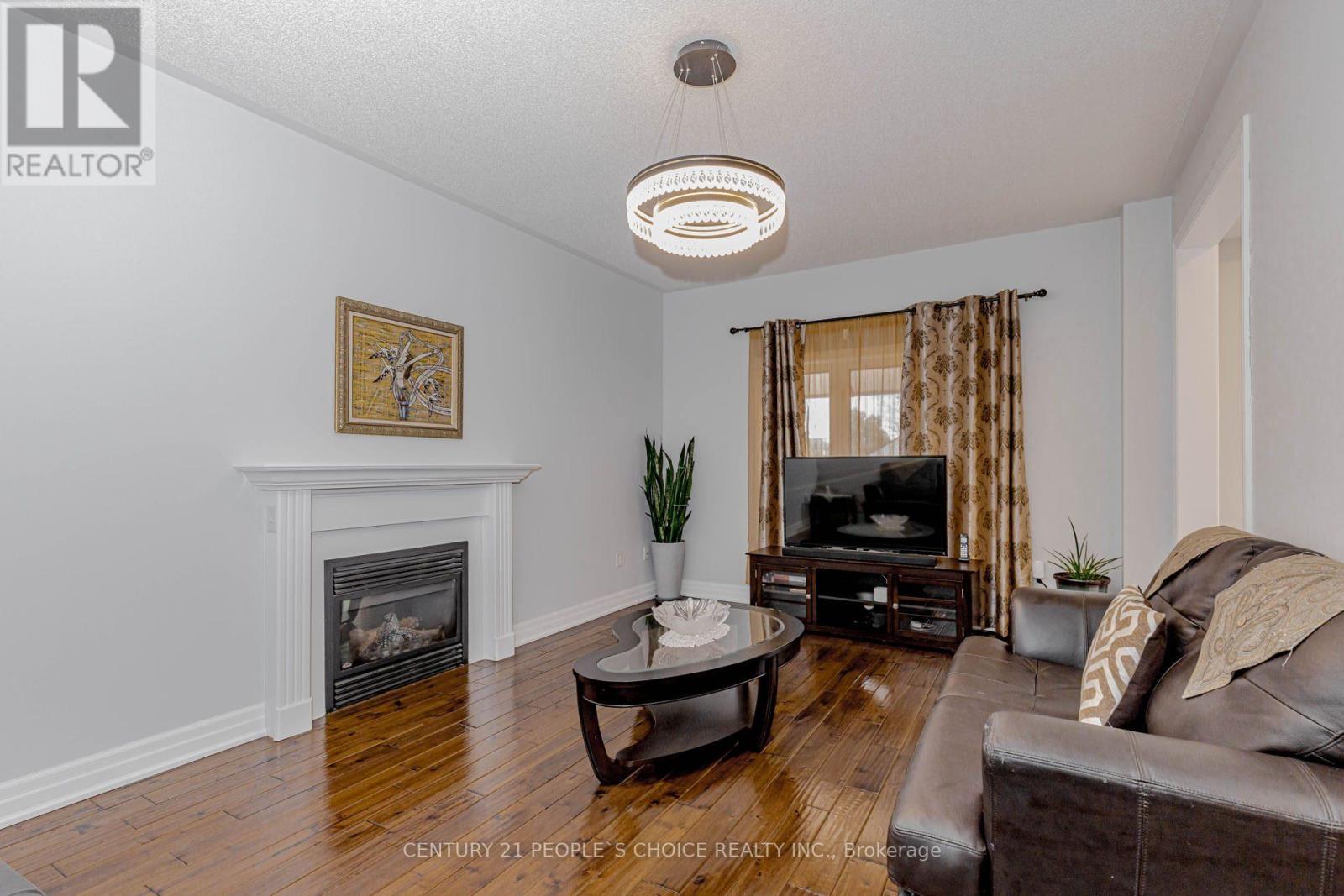 266 Comiskey Crescent, Mississauga, Ontario  L5W 0C4 - Photo 9 - W12892452