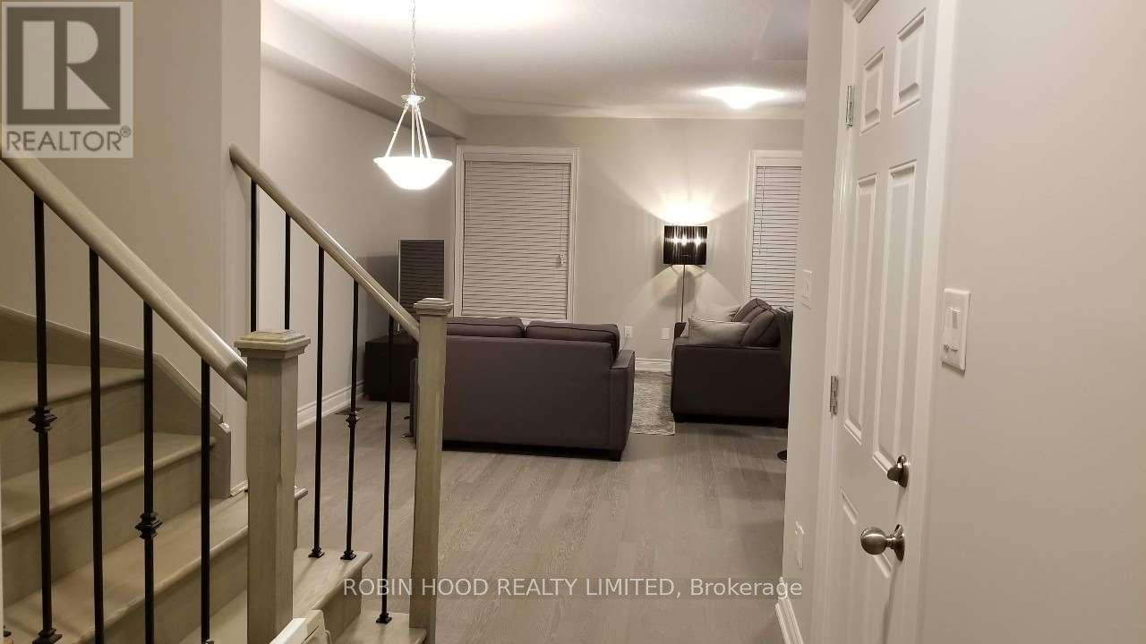 1310 Clarriage Court, Milton, Ontario  L9E 1J4 - Photo 5 - W12892476