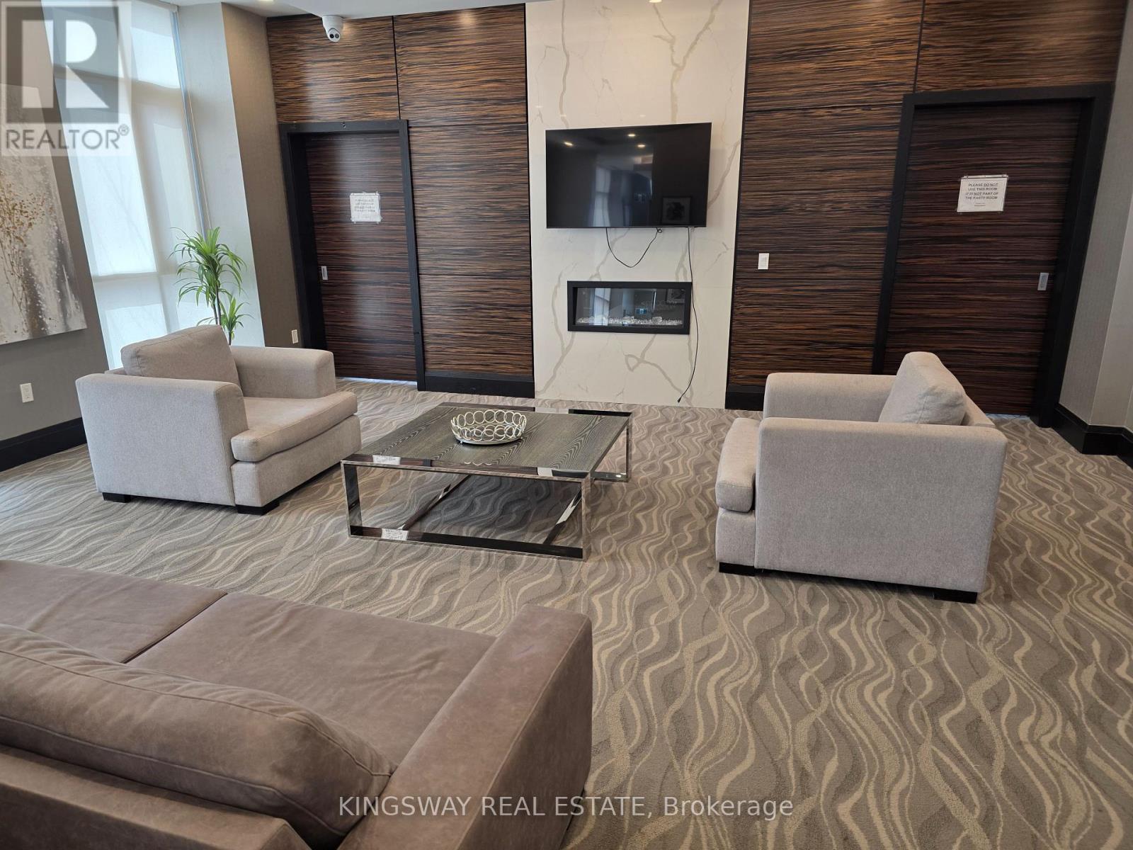 612 - 349 Rathburn Road W, Mississauga, Ontario  L5B 0G9 - Photo 1 - W12892498