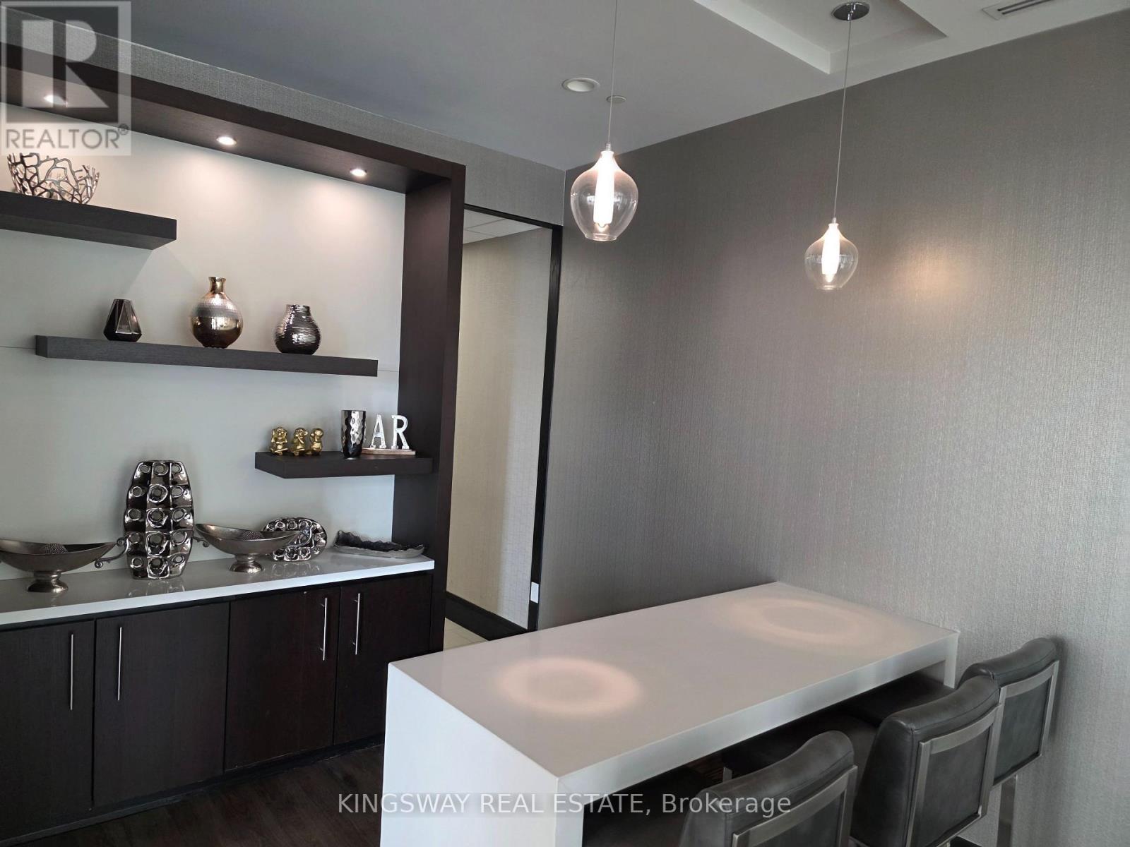 612 - 349 Rathburn Road W, Mississauga, Ontario  L5B 0G9 - Photo 16 - W12892498