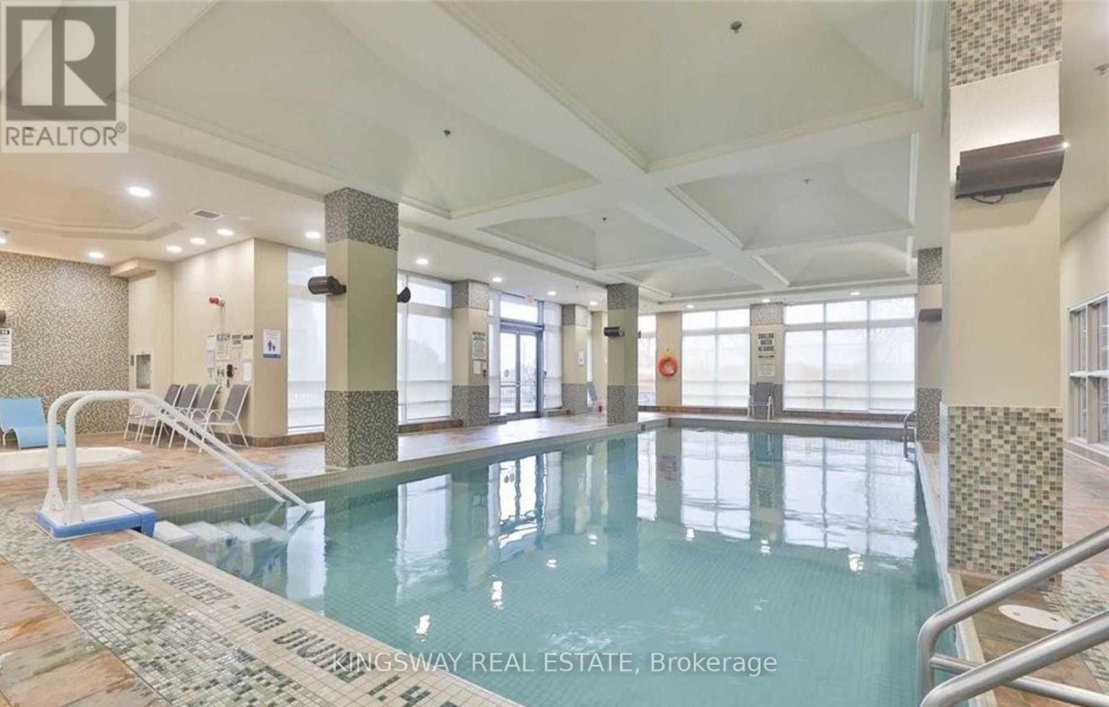 612 - 349 Rathburn Road W, Mississauga, Ontario  L5B 0G9 - Photo 3 - W12892498