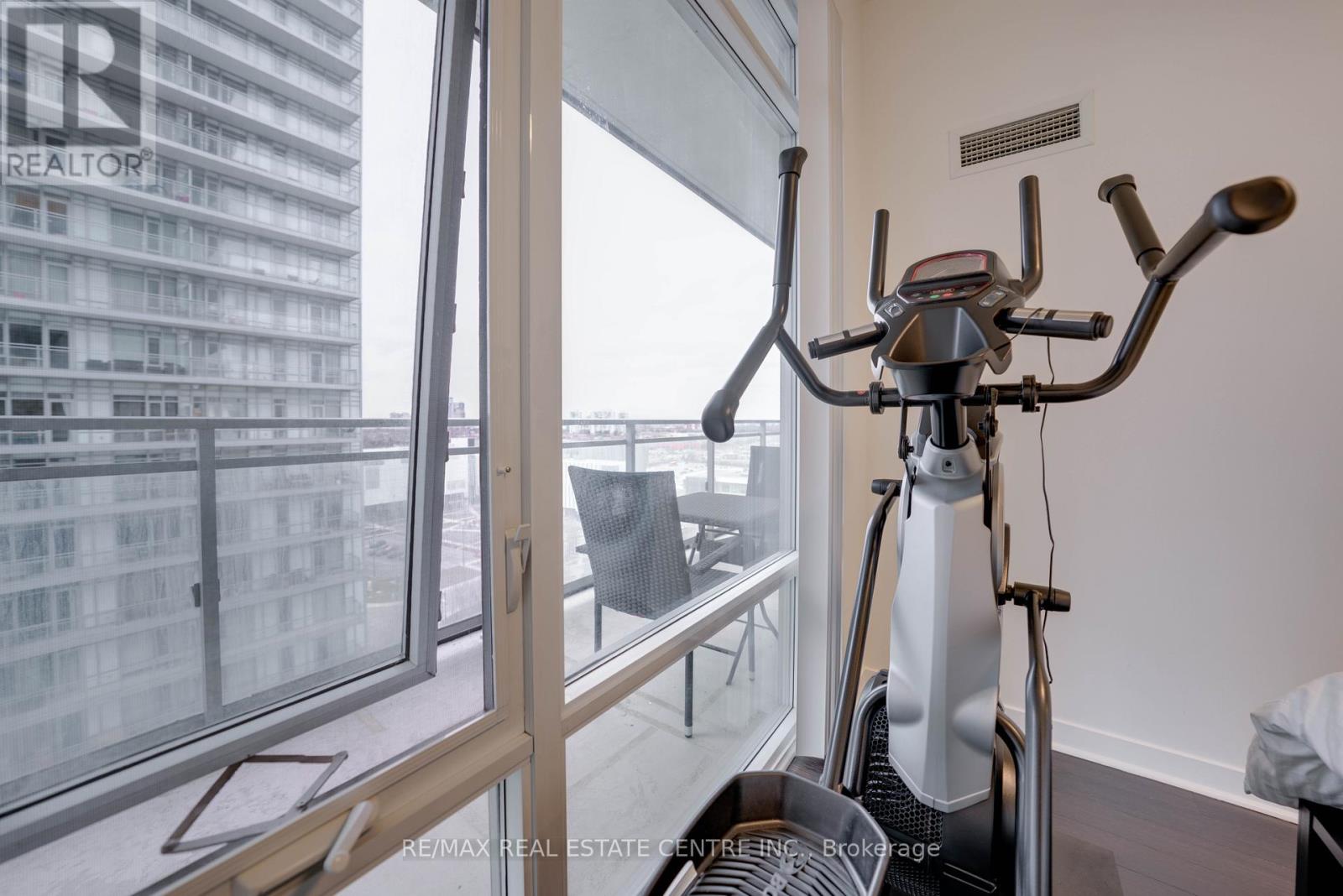 1310 - 365 Prince Of Wales Drive, Mississauga, Ontario  L5B 0G6 - Photo 21 - W12892548