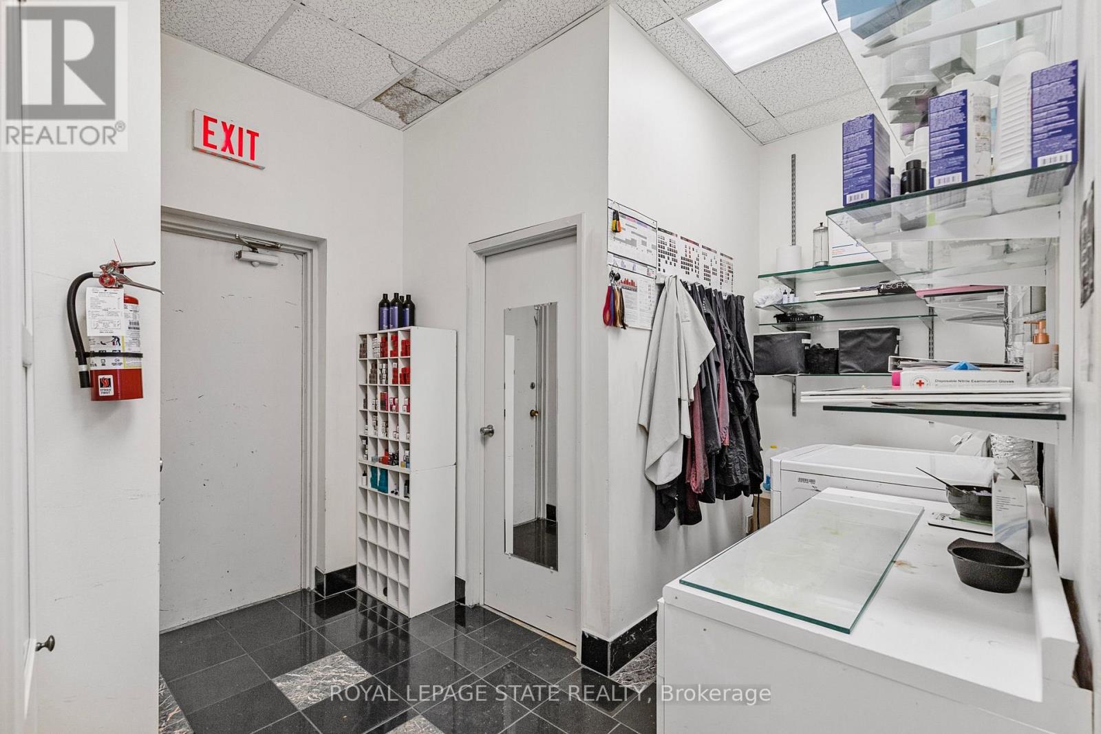 6 - 665 Plains Road E, Burlington, Ontario  L7T 2E8 - Photo 32 - W12892584