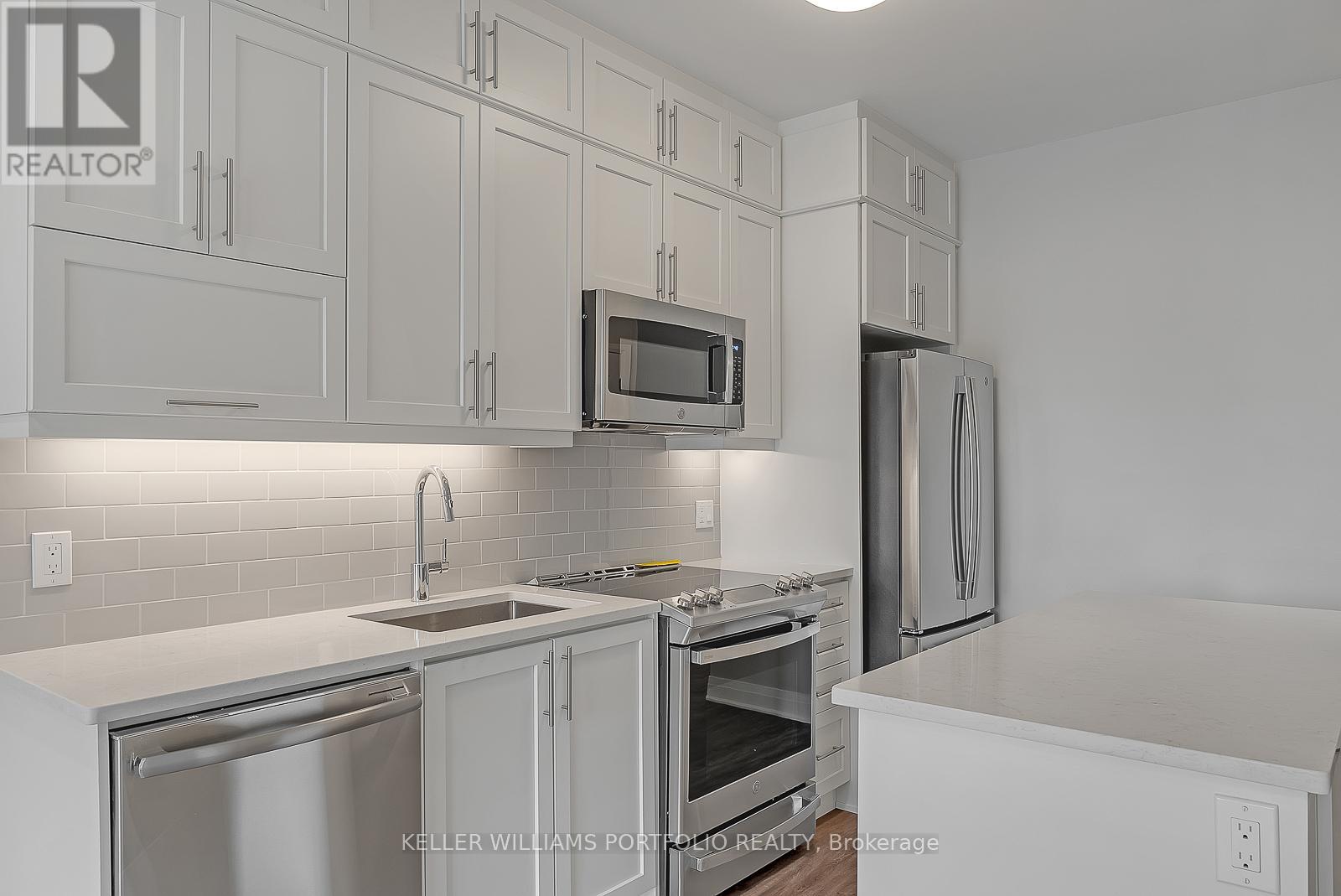 126 - 95 Dundas Street W, Oakville, Ontario  L6M 5N4 - Photo 10 - W12892636