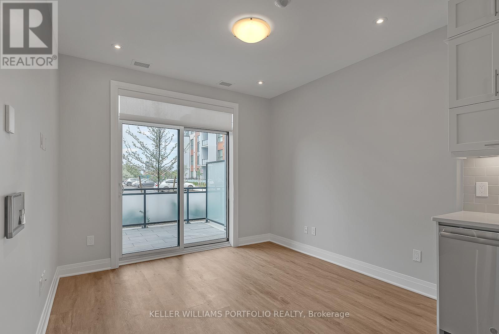 126 - 95 Dundas Street W, Oakville, Ontario  L6M 5N4 - Photo 12 - W12892636