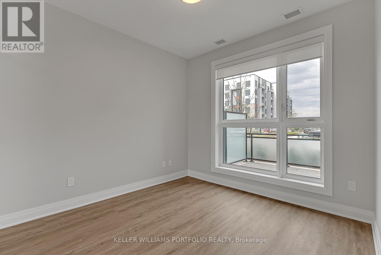 126 - 95 Dundas Street W, Oakville, Ontario  L6M 5N4 - Photo 16 - W12892636