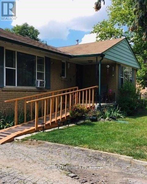 320 Ashbury Road, Oakville, Ontario  L6K 2M4 - Photo 2 - W12892698