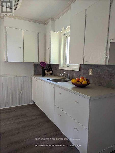 320 Ashbury Road, Oakville, Ontario  L6K 2M4 - Photo 5 - W12892698