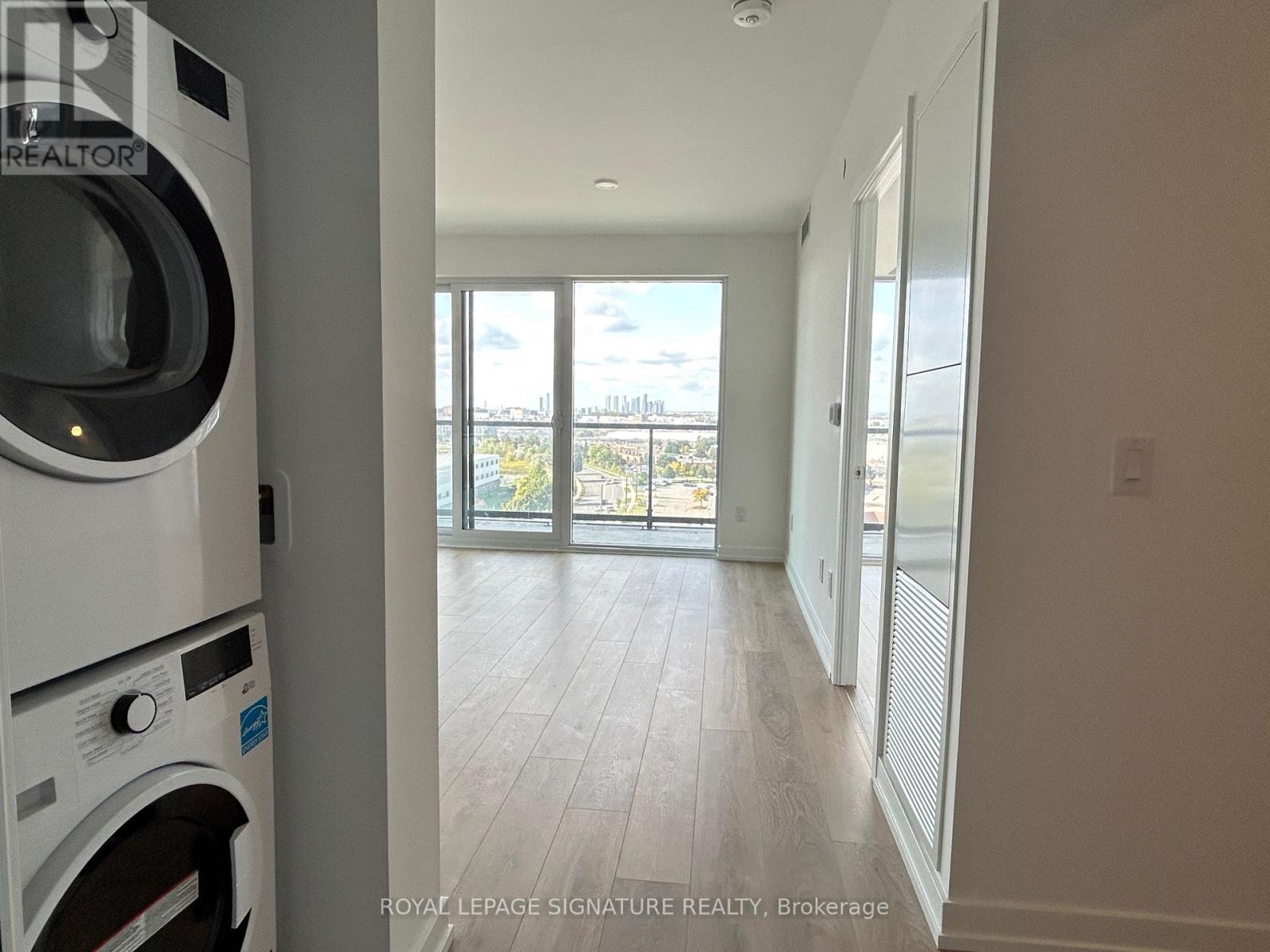 1227 - 1100 Sheppard Avenue W, Toronto (York University Heights), Ontario  M3J 0H1 - Photo 2 - W12892714