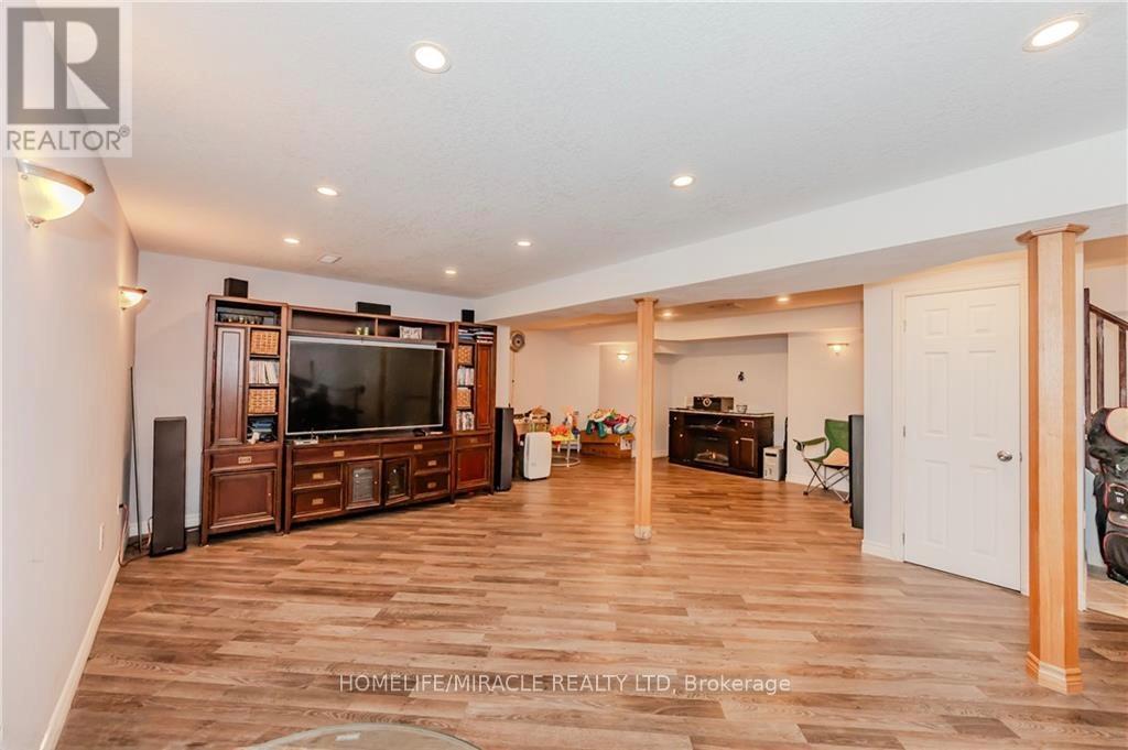 132 Trussler Road, Kitchener, Ontario  N2N 0A9 - Photo 12 - X12892464