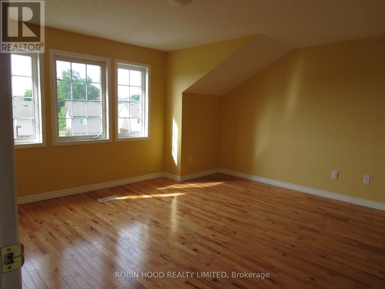 F31 - 175 David Bergey Drive, Kitchener, Ontario  N2E 4H6 - Photo 11 - X12892538