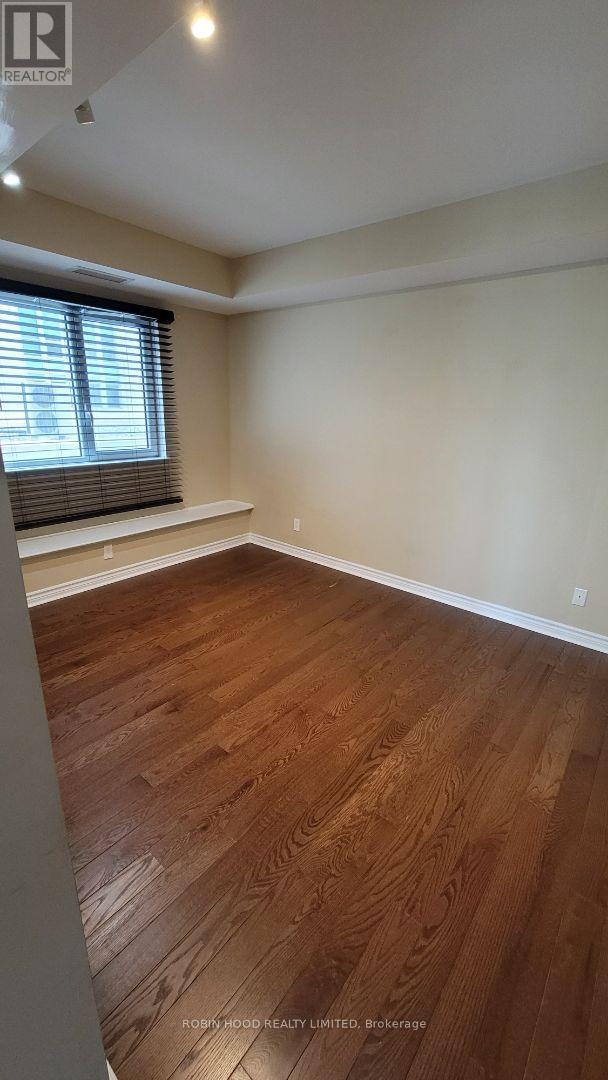 401 - 200 Rideau Street, Ottawa, Ontario  K1N 5Y1 - Photo 10 - X12892550