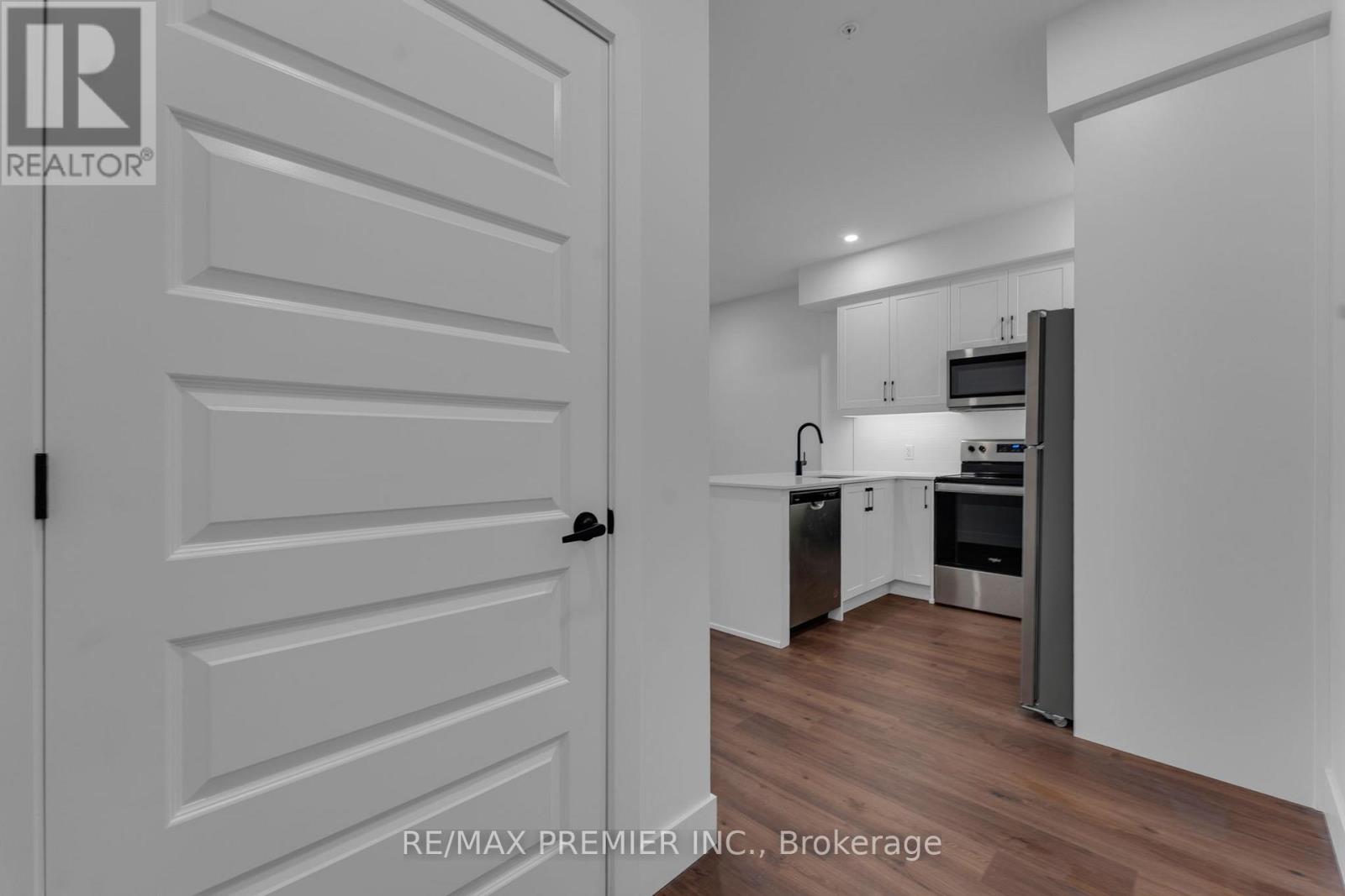 215 - 1000 Lackner Place, Kitchener, Ontario  N2A 0L9 - Photo 8 - X12892614