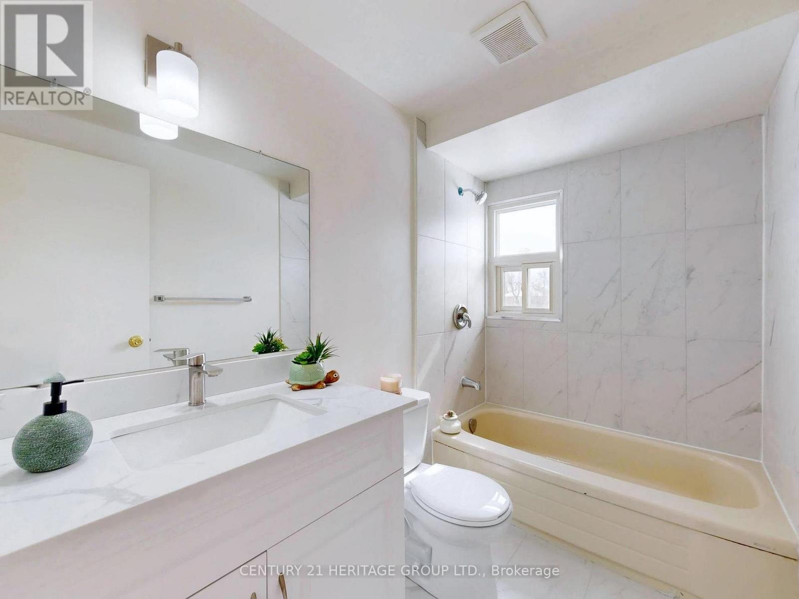 38 Gray Crescent, Richmond Hill, Ontario  L4C 5V5 - Photo 22 - N12879890