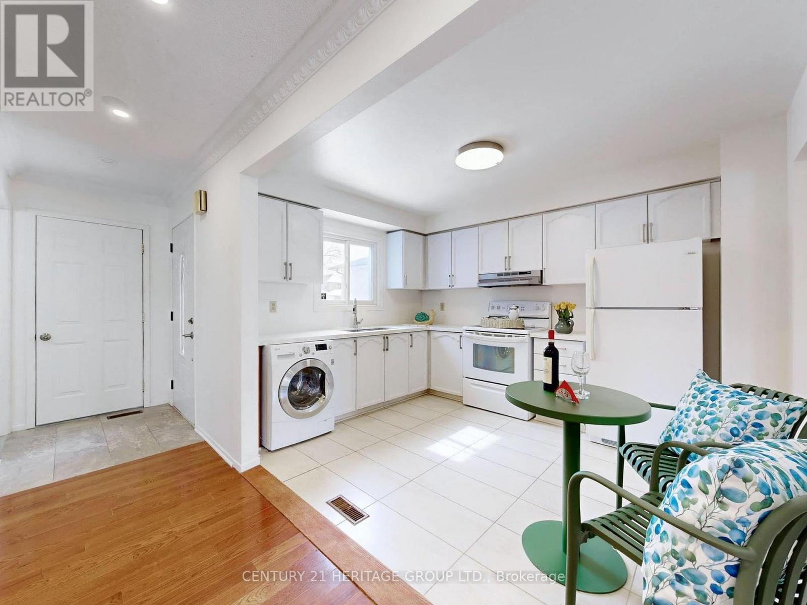 38 Gray Crescent, Richmond Hill, Ontario  L4C 5V5 - Photo 9 - N12879890