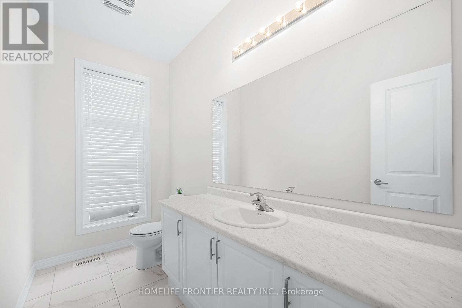 49 Ainslee Hill Crescent, Georgina (Baldwin), Ontario  L0E 1R0 - Photo 10 - N12892366