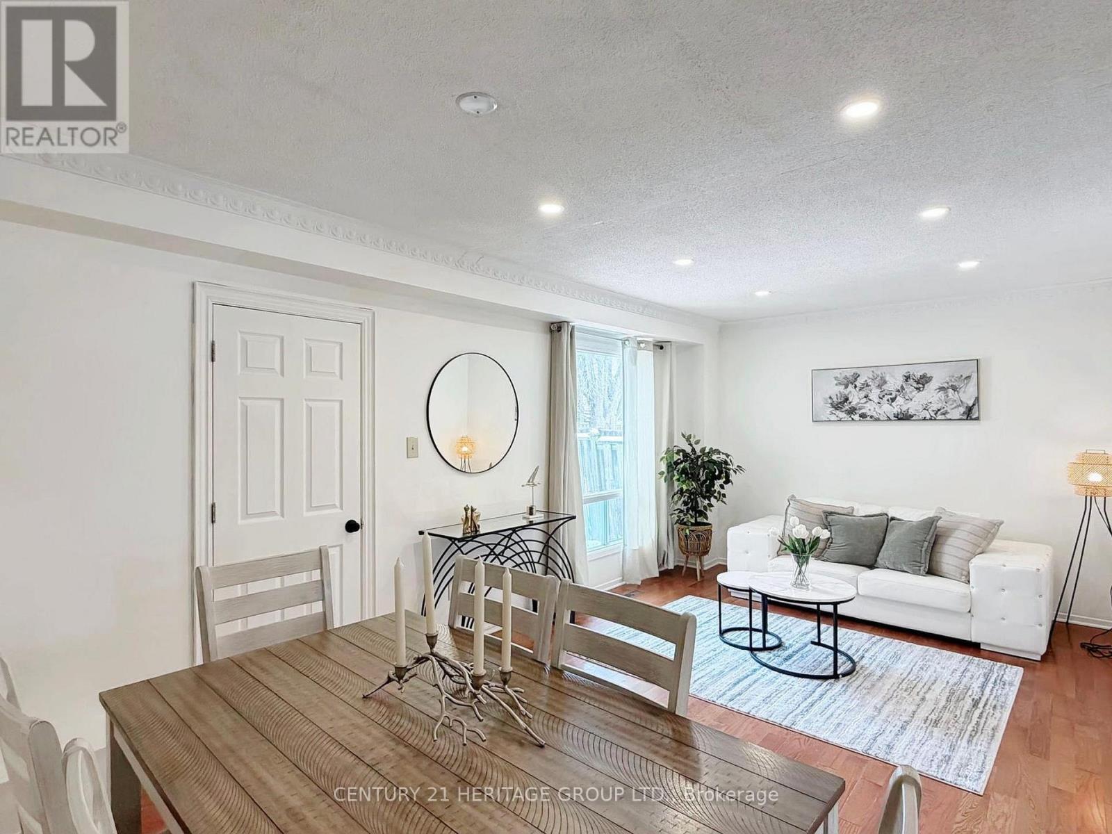 38 Gray Crescent, Richmond Hill, Ontario  L4C 5V5 - Photo 7 - N12879890