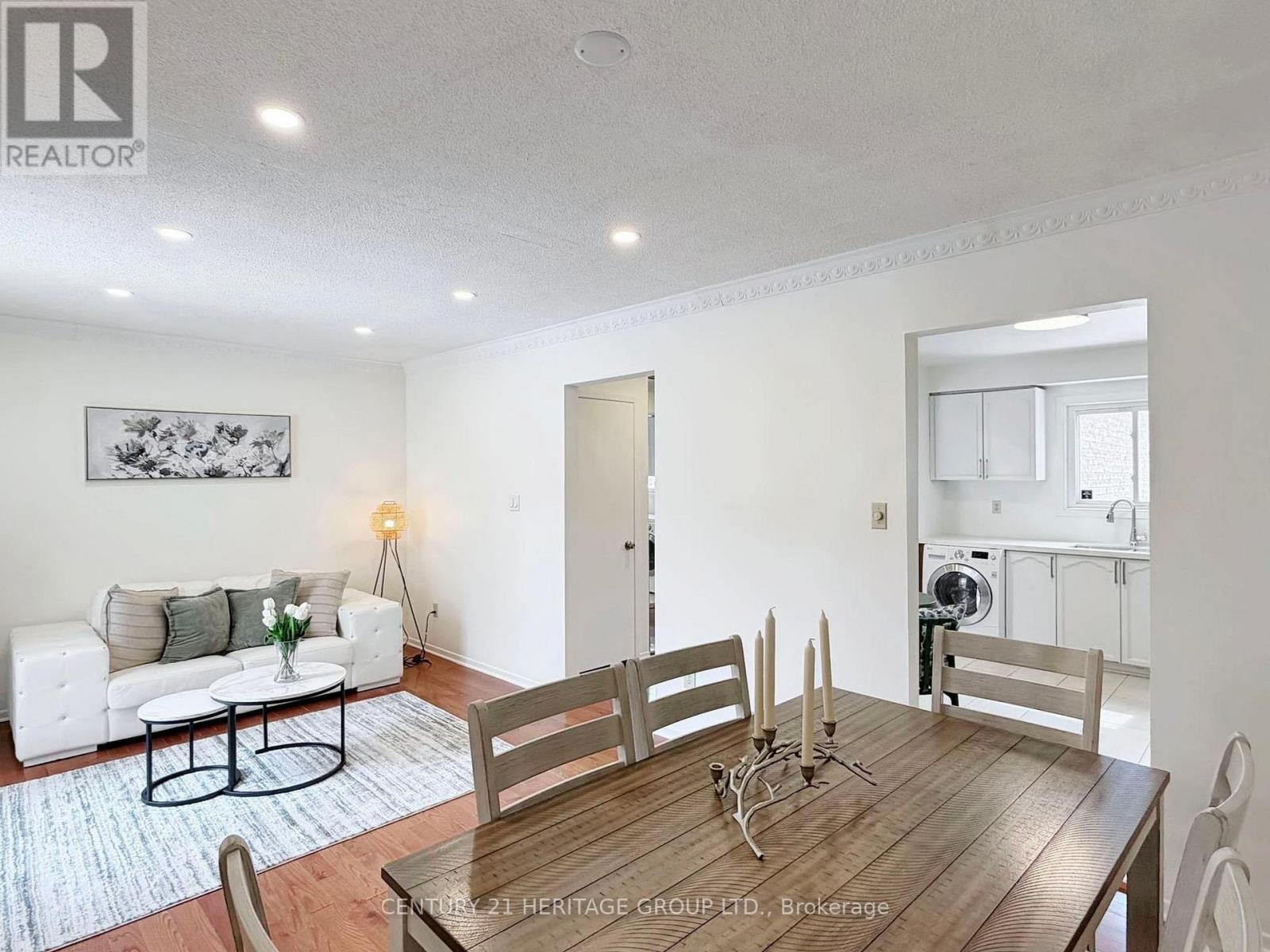 38 Gray Crescent, Richmond Hill, Ontario  L4C 5V5 - Photo 6 - N12879890