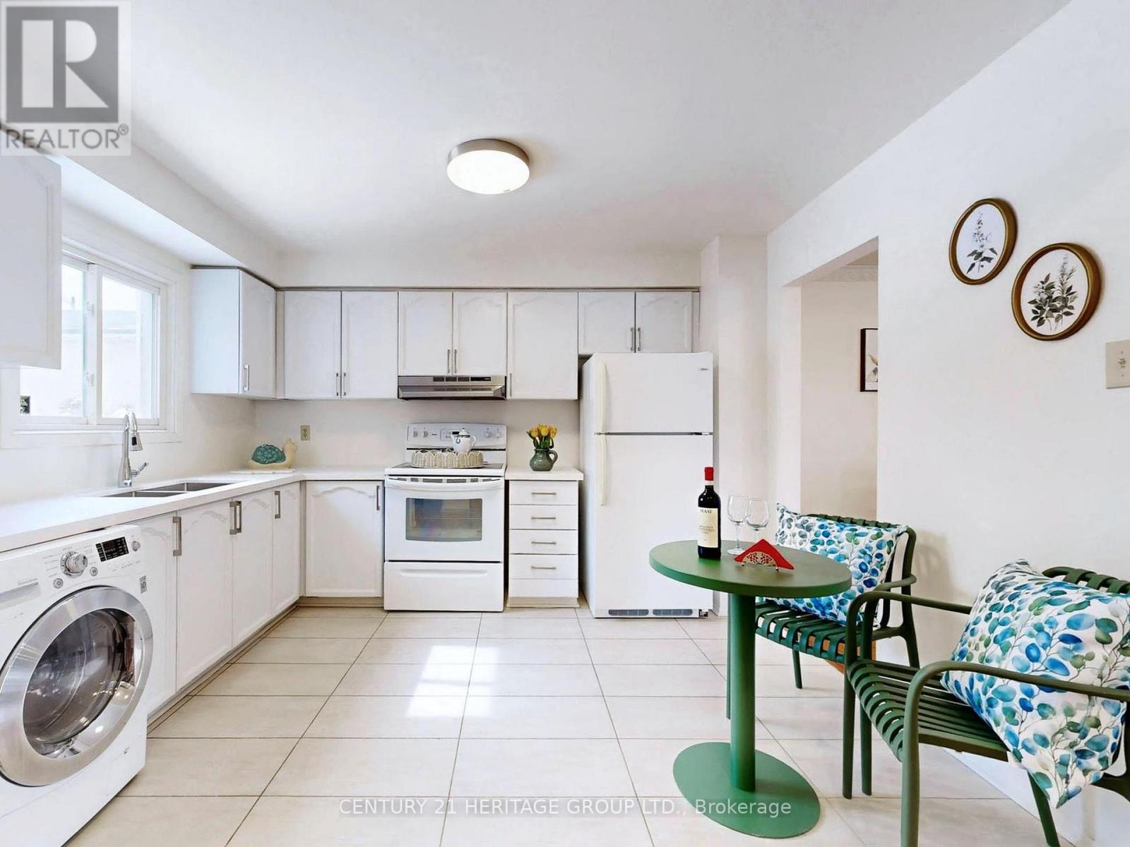 38 Gray Crescent, Richmond Hill, Ontario  L4C 5V5 - Photo 8 - N12879890