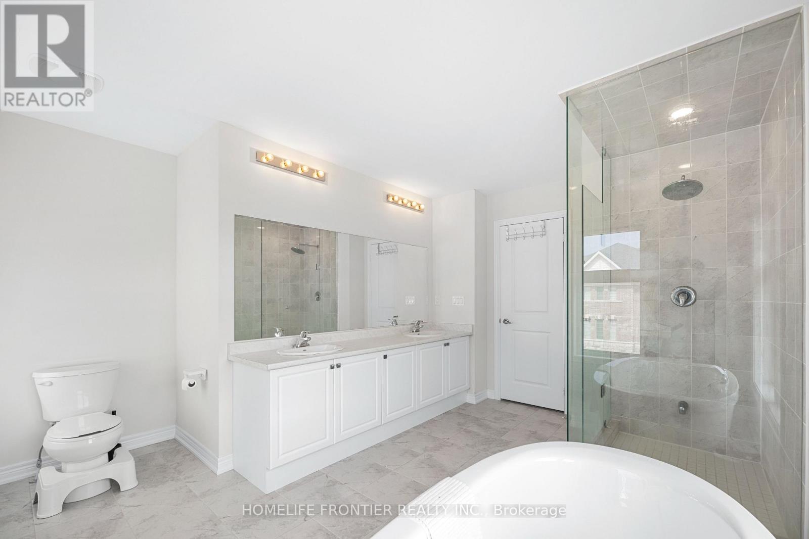 49 Ainslee Hill Crescent, Georgina (Baldwin), Ontario  L0E 1R0 - Photo 23 - N12892366