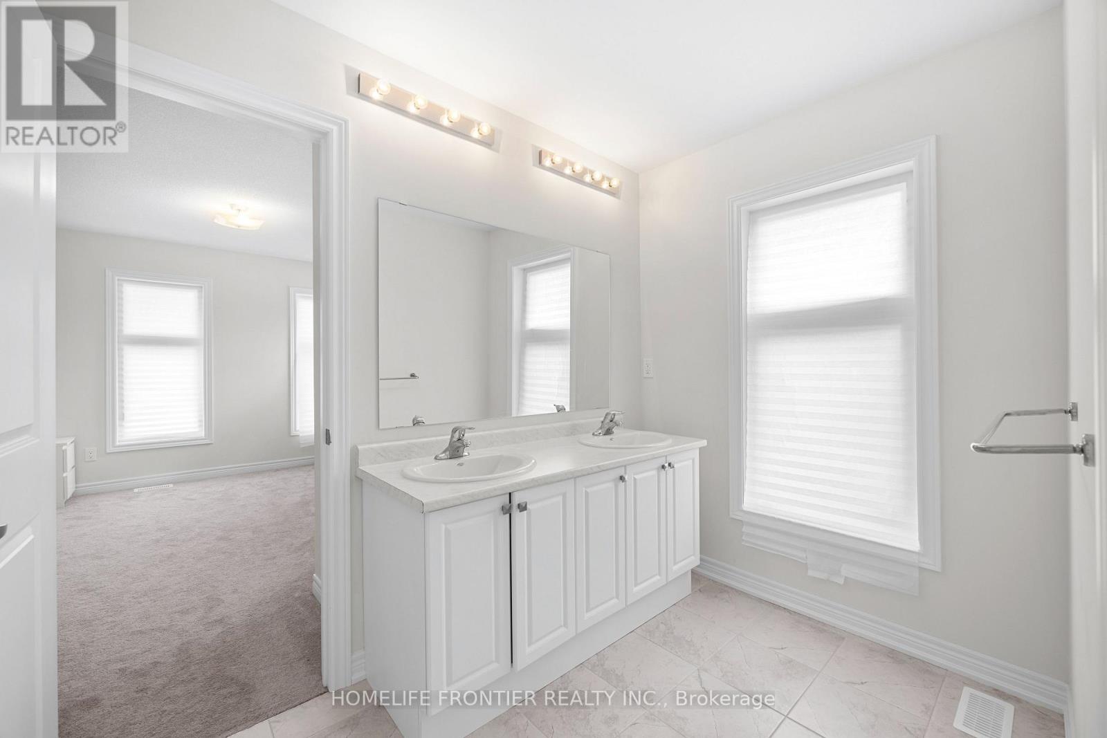 49 Ainslee Hill Crescent, Georgina (Baldwin), Ontario  L0E 1R0 - Photo 30 - N12892366