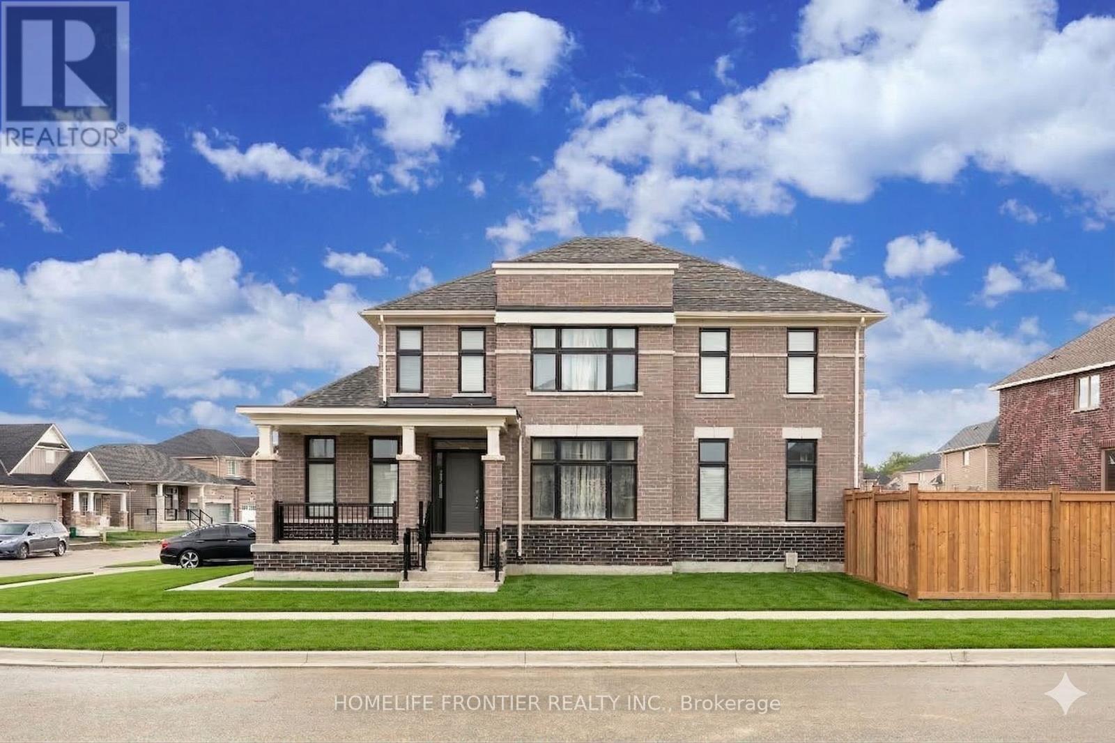 49 Ainslee Hill Crescent, Georgina (Baldwin), Ontario  L0E 1R0 - Photo 4 - N12892366