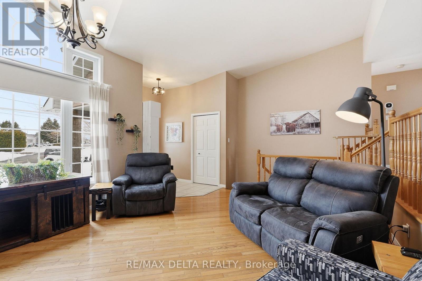 677 Ste Marie Street, Casselman, Ontario  K0A 1M0 - Photo 11 - X12892800