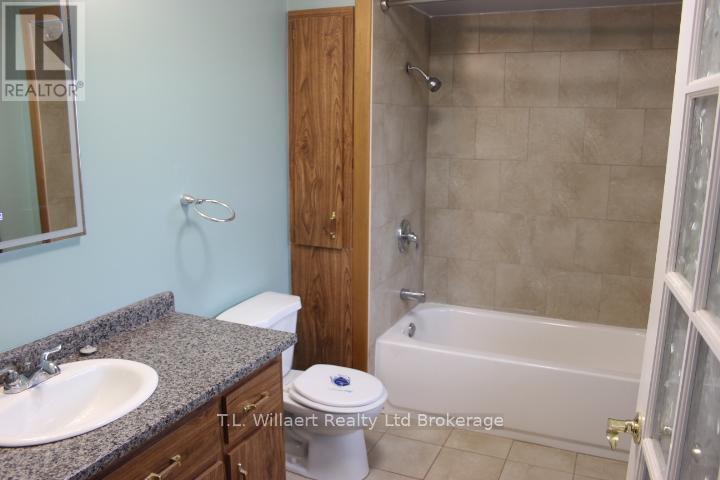 25130 Argyle Line, West Elgin, Ontario  N0L 2P0 - Photo 11 - X12892632