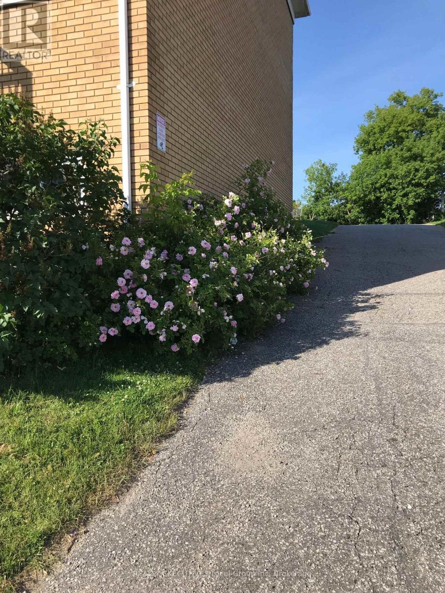 448 Mcintyre Street E, North Bay (Central), Ontario  P1B 1E2 - Photo 9 - X12892828