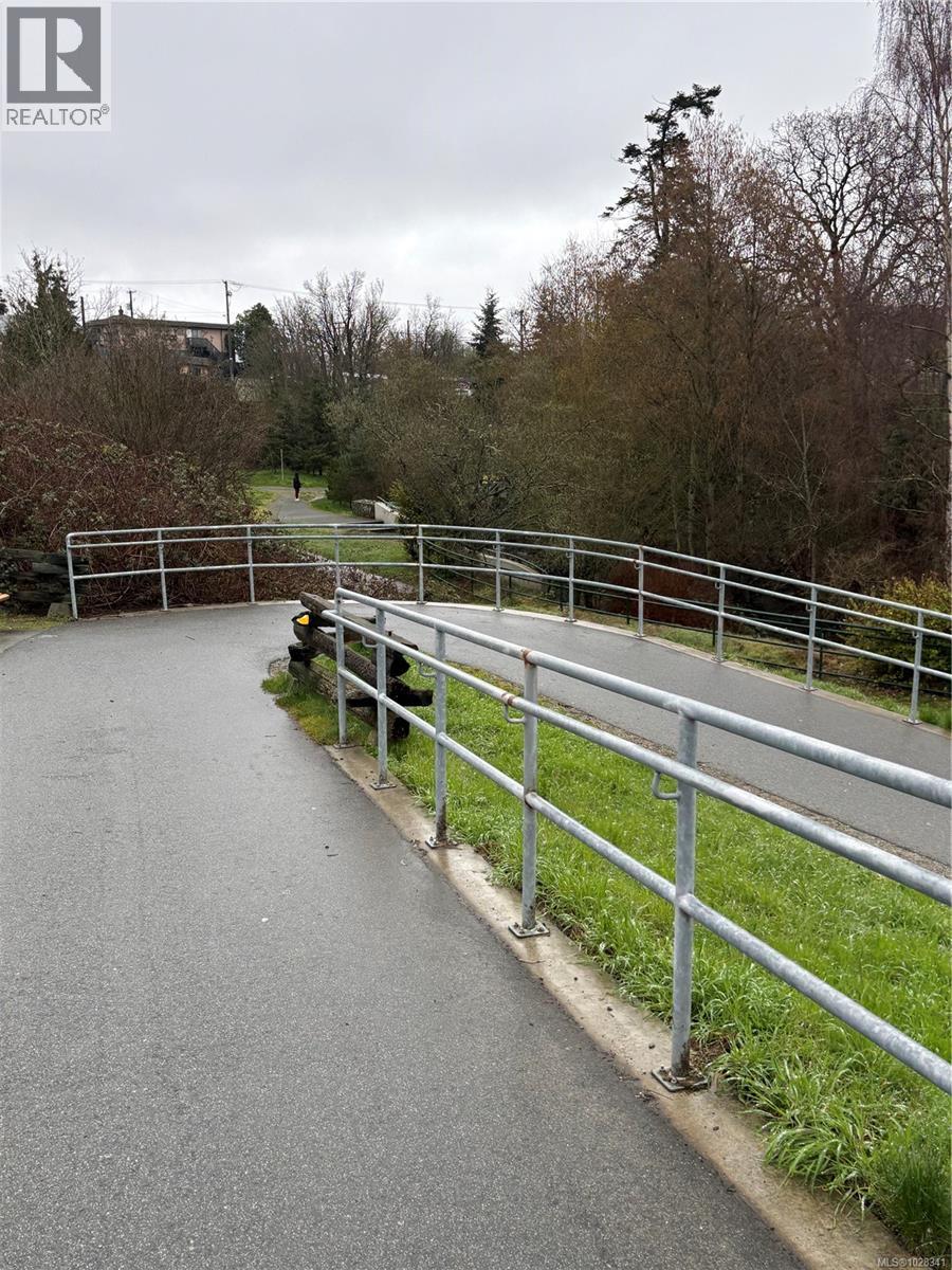 3135 Washington Ave, Victoria, British Columbia  V9A 1P8 - Photo 9 - 1028341