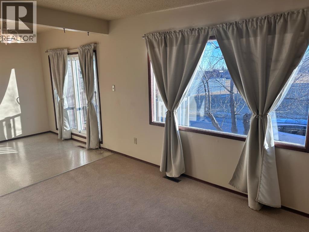 447 Huntsville Crescent Nw, Calgary, Alberta  T3K 4W3 - Photo 29 - A2293800