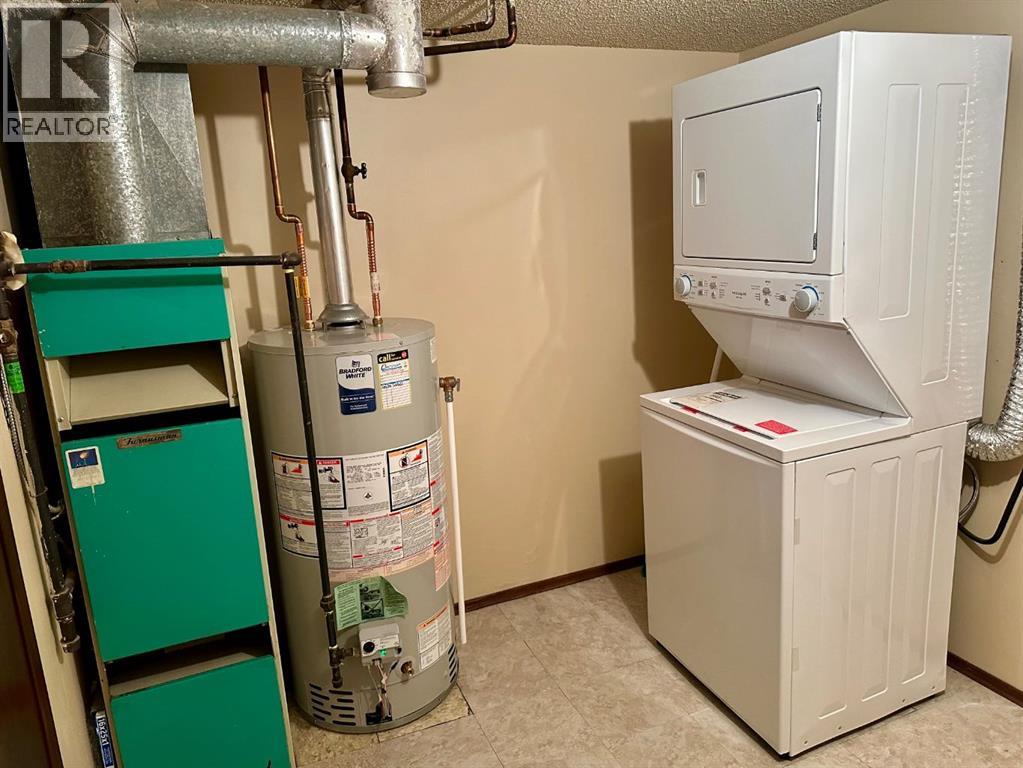 447 Huntsville Crescent Nw, Calgary, Alberta  T3K 4W3 - Photo 20 - A2293800