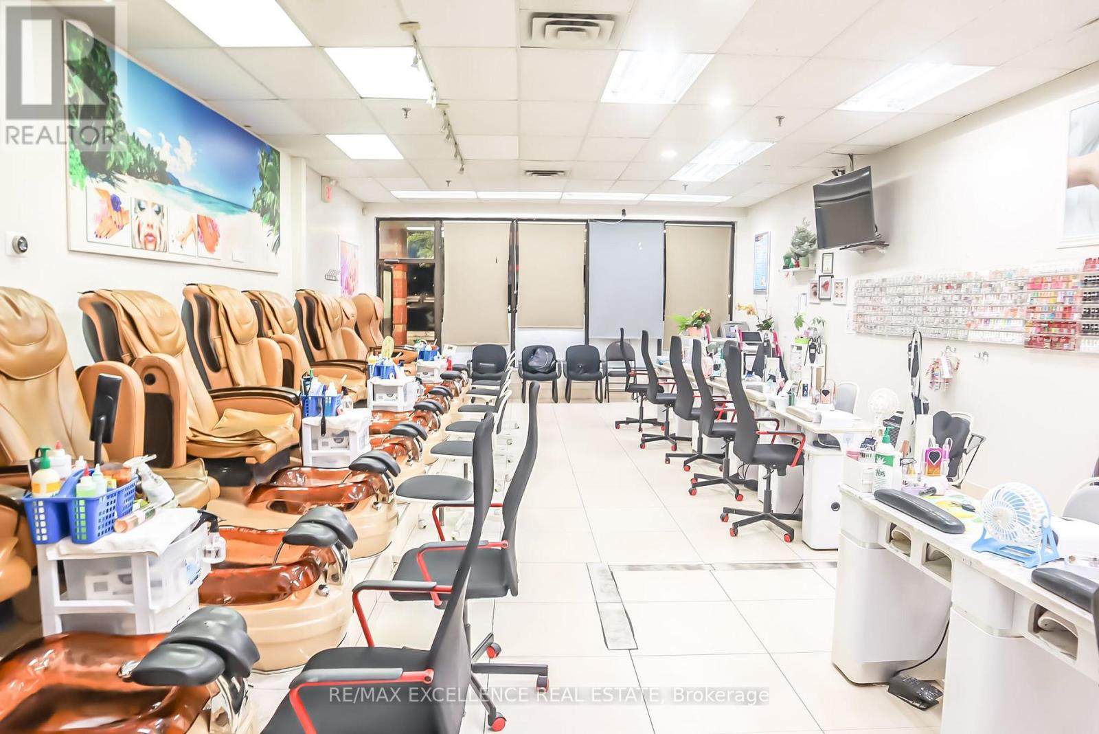 12 - 200 County Court Boulevard, Brampton, Ontario  L6W 4K7 - Photo 5 - W12892178