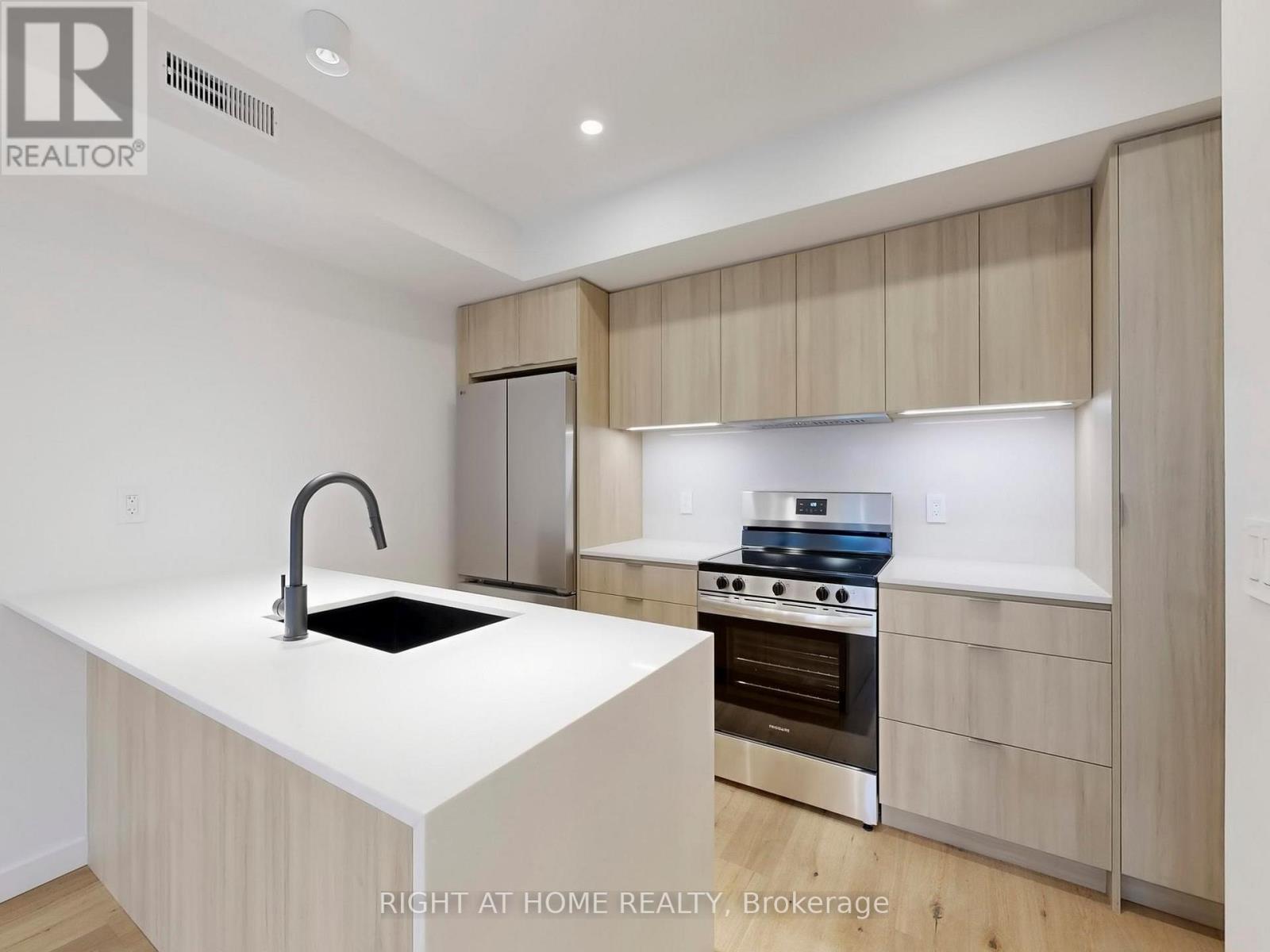 2 - 14 Salem Avenue, Toronto, Ontario  M6H 3C1 - Photo 4 - W12864664